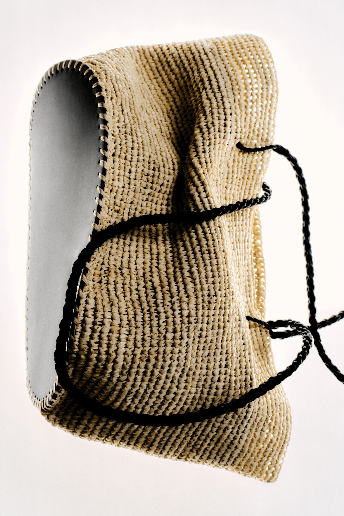BOLSA DE MANO RIVIERA TEJIDA A MANO - PJA - BEIGE