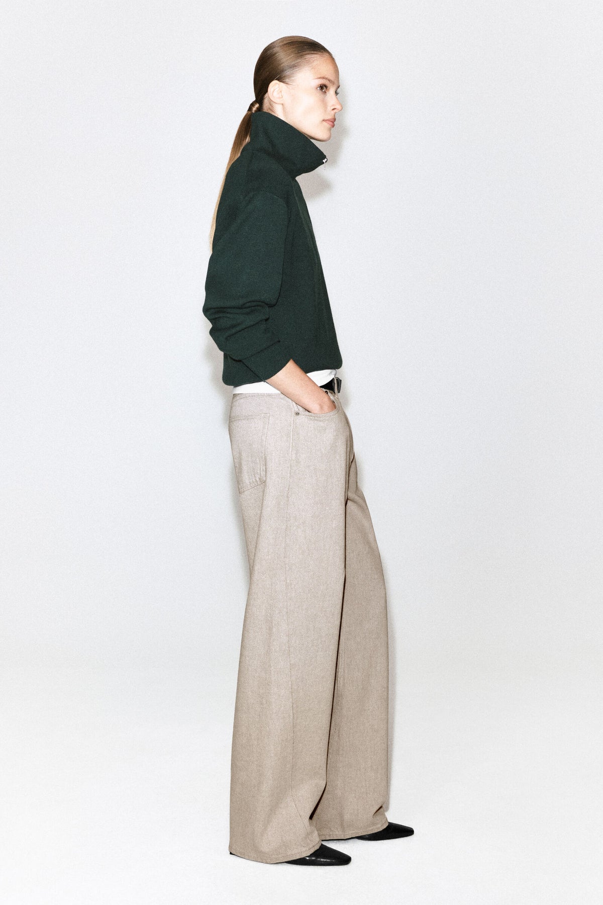 SWEATER DE PUNTO CON MEDIO CIERRE Y CUELLO DE EMBUDO - VERDE OSCURO