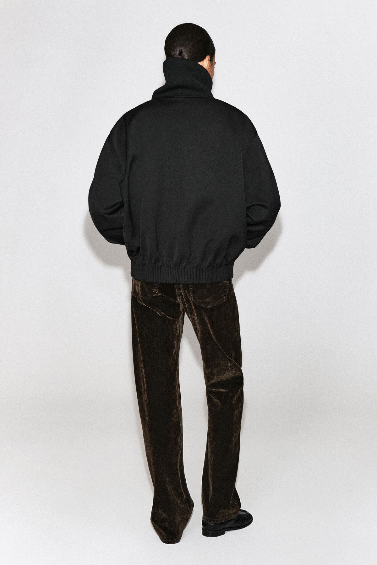 CHAQUETA CON CUELLO ALTO - NEGRO
