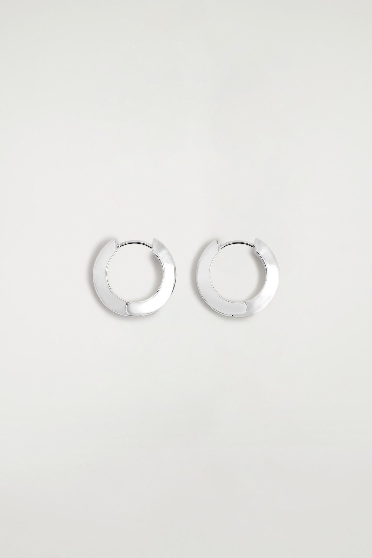 ARETES MINI AROS FACETADOS - PLATA | DescriptiveStillLife