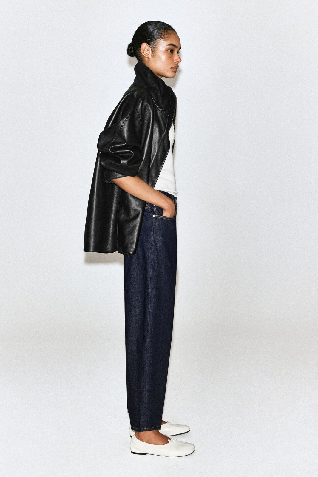 JEANS UMBRA DE PIERNA TAPERED - ÍNDIGO
