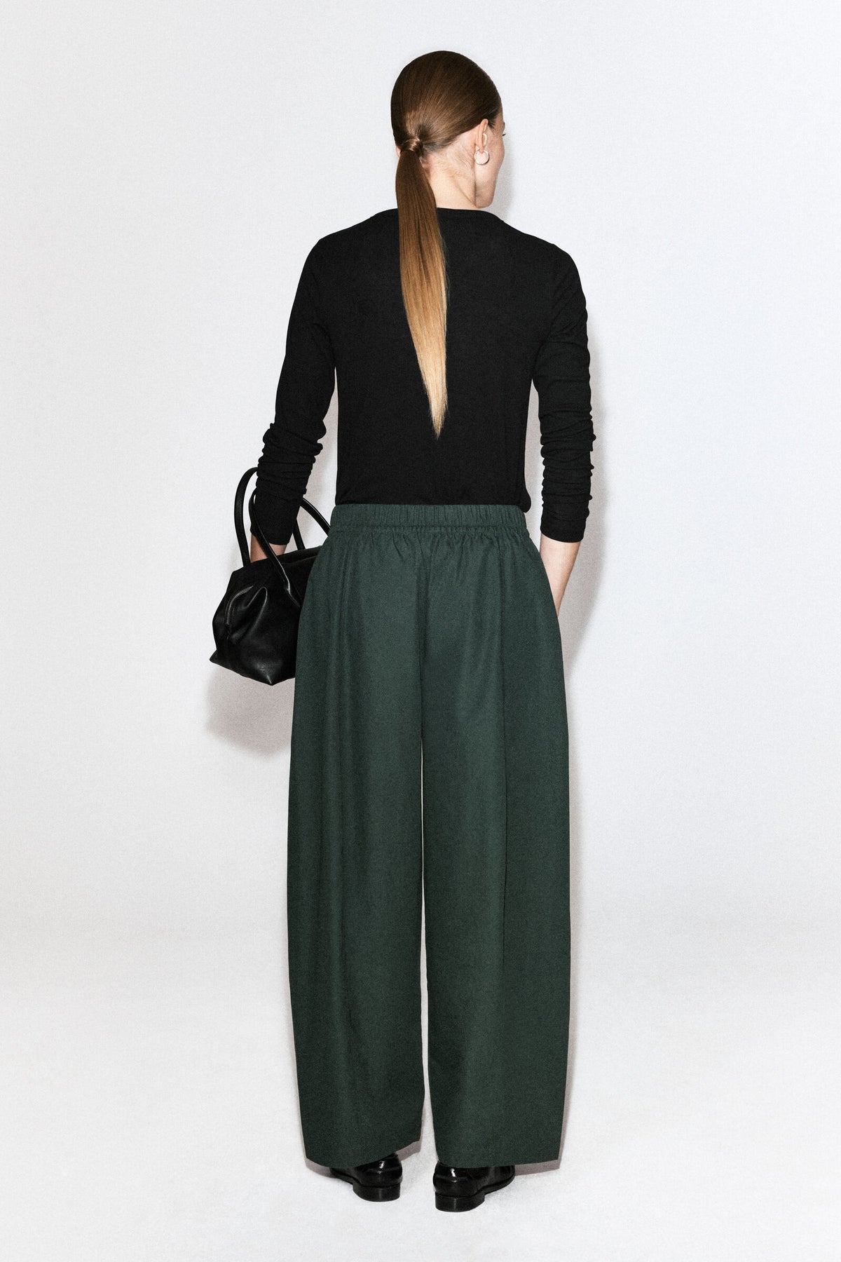 PANTALONES ELÁSTICOS DE PIERNA BARREL - VERDE OSCURO