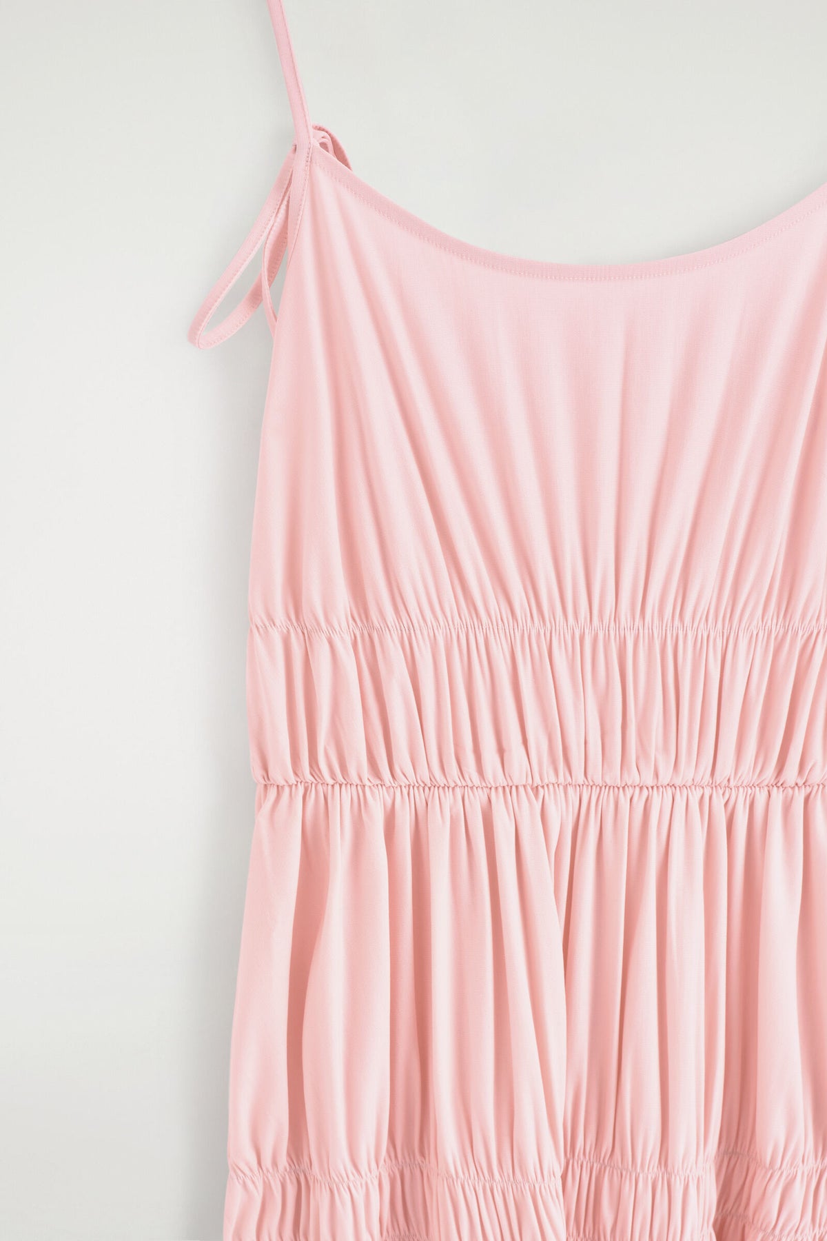 VESTIDO MIDI DE JERSEY RECOGIDO - ROSADO | DescriptiveDetail