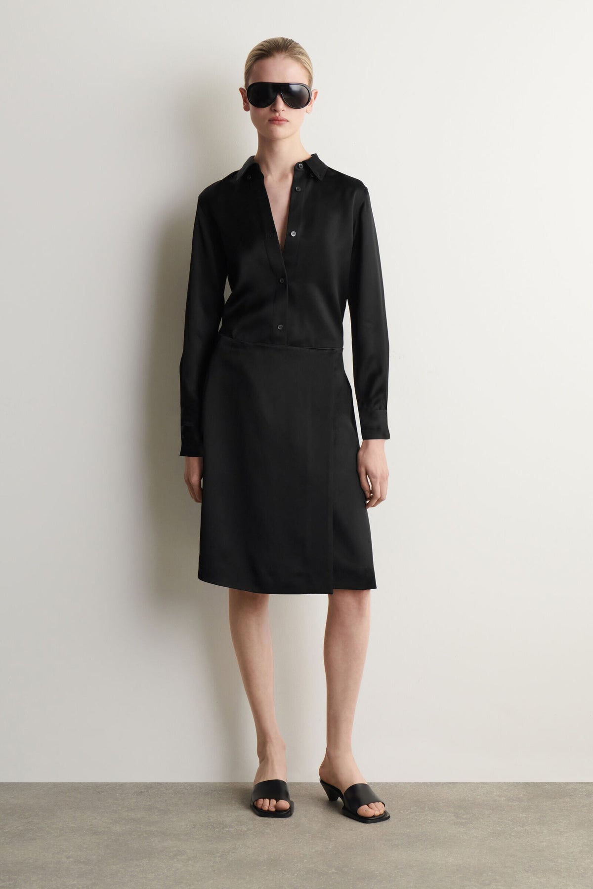 FALDA SATINADA ENVOLVENTE - NEGRO - StillMedia/Lookbook