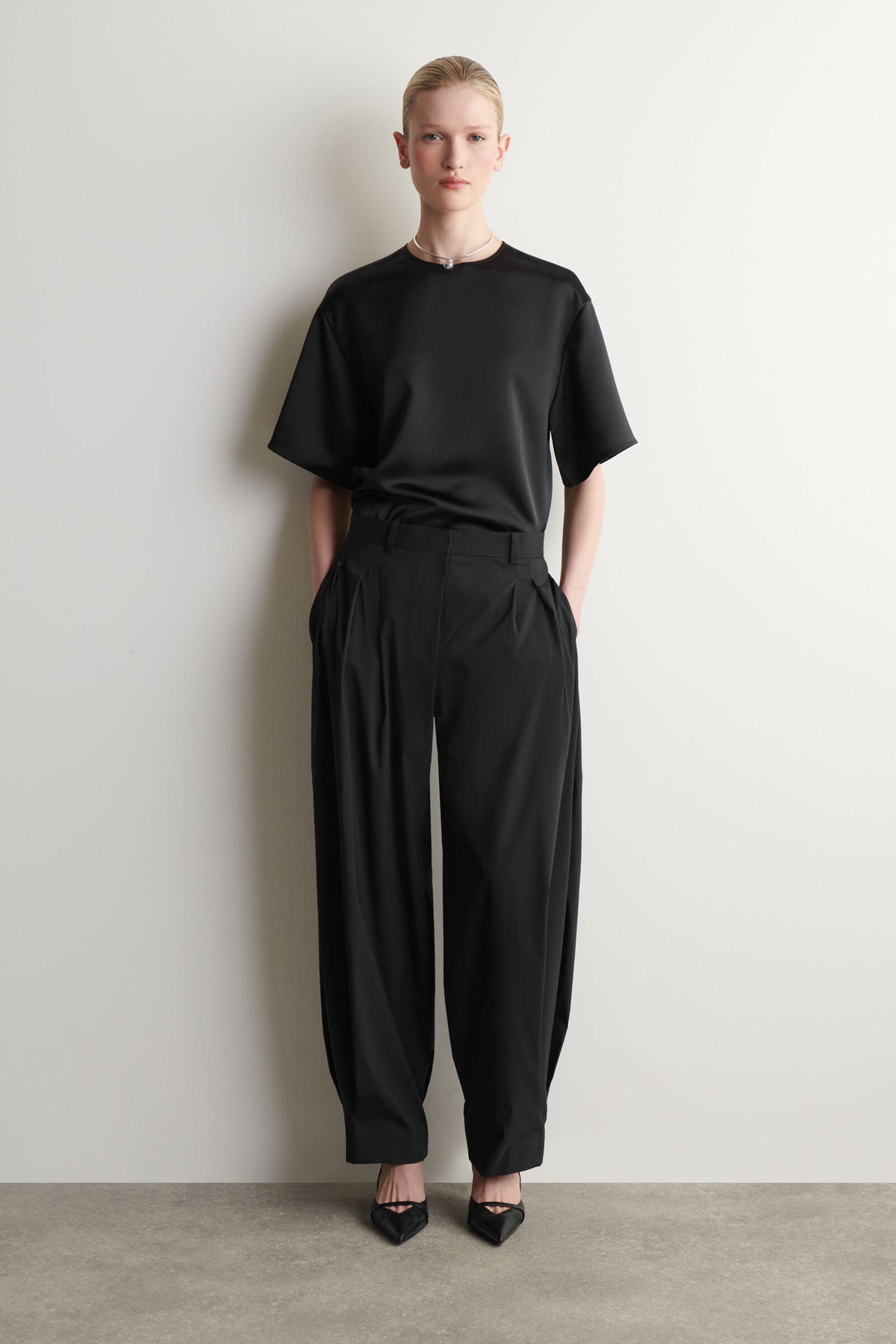 CAMISETA DE SATÍN OVERSIZE - NEGRO