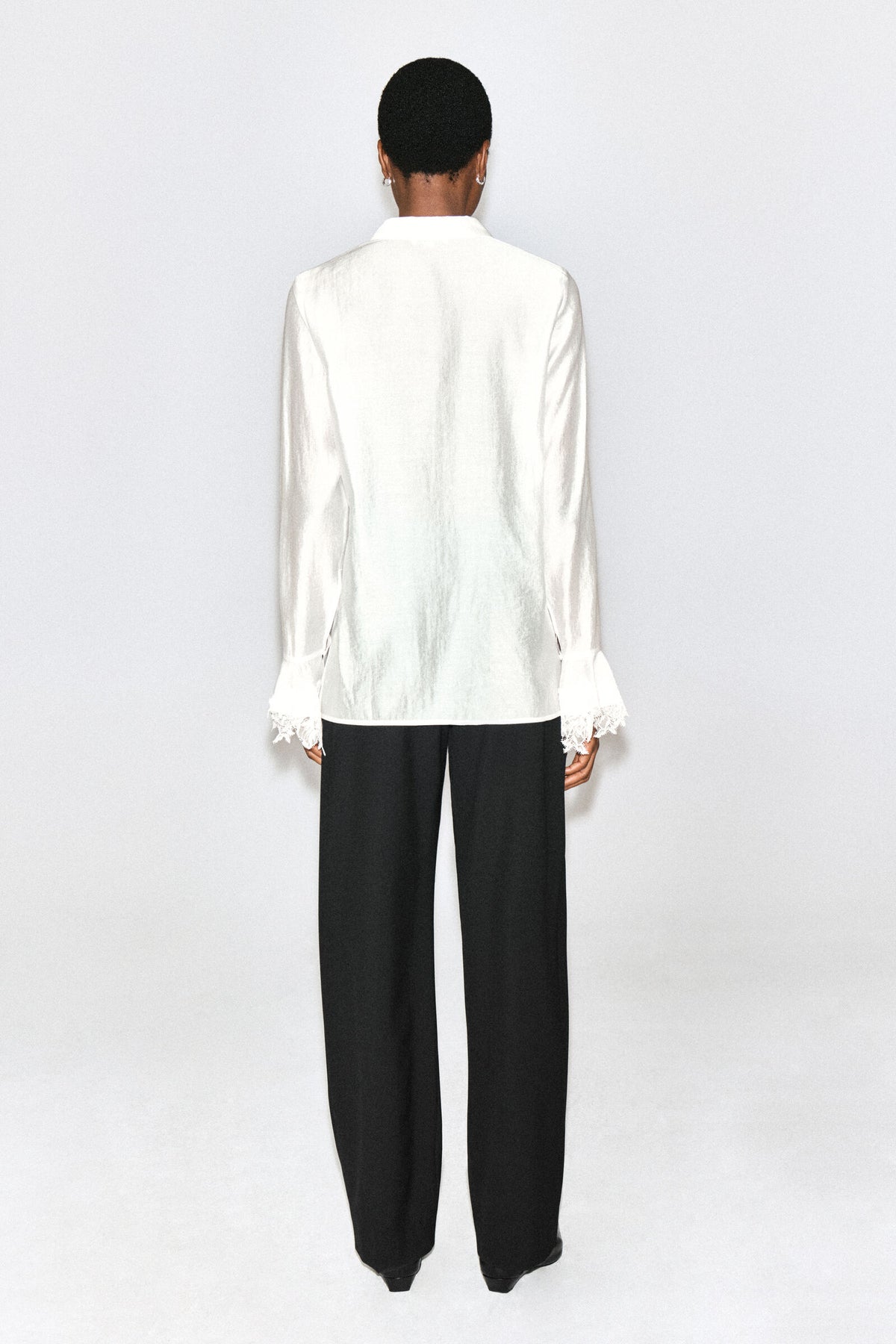 CAMISA FLUIDA CON DETALLE DE ENCAJE - MARFIL