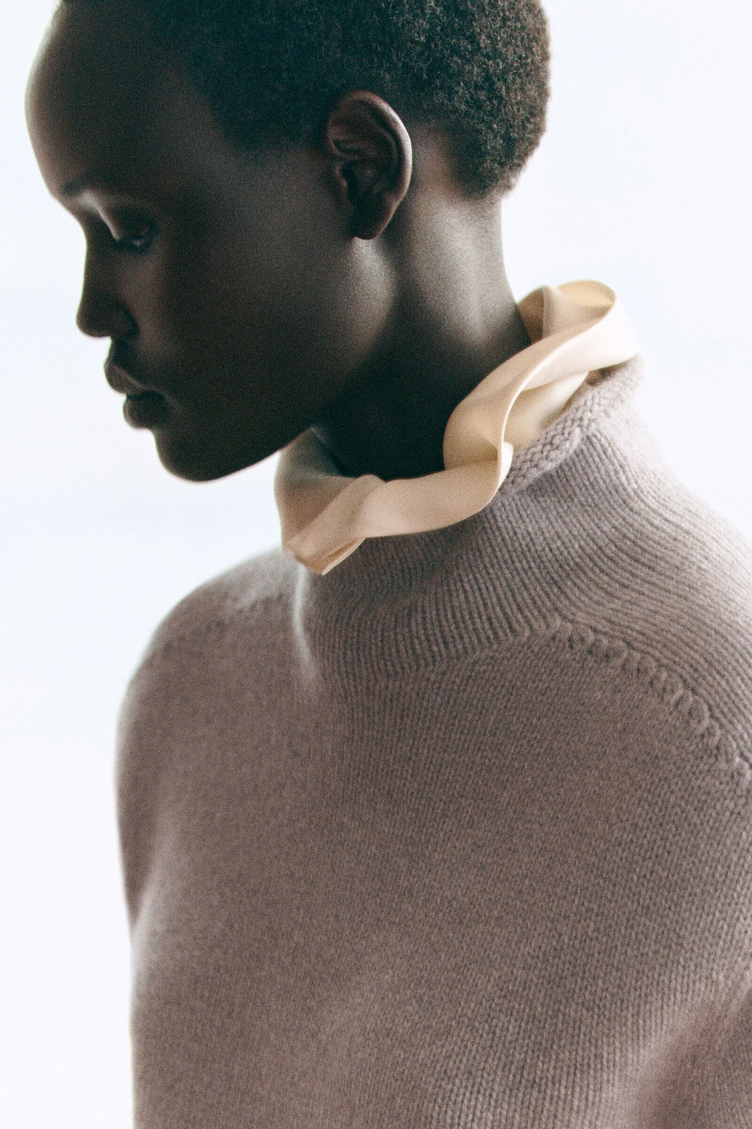 SUÉTER DE CUELLO DE TORTUGA DE CACHEMIRA - GRIS CLARO MÉLANGE | Lookbook