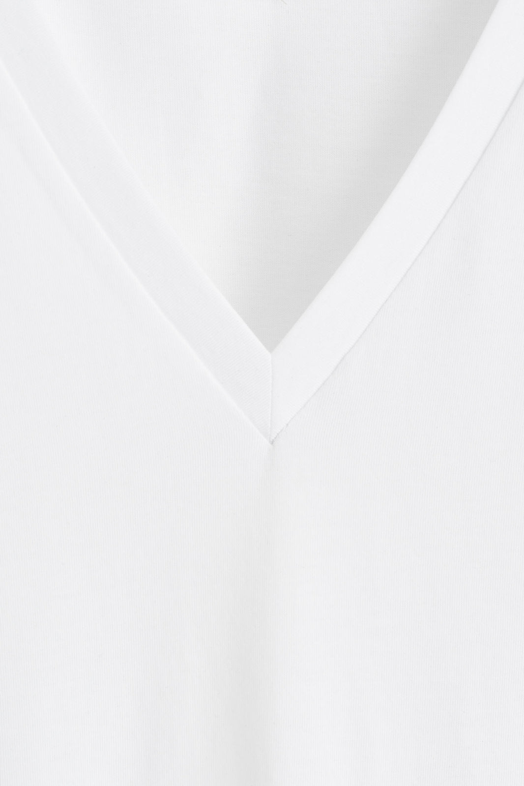 CAMISETA ALGODÓN CUELLO PICO - BLANCO | DescriptiveDetail