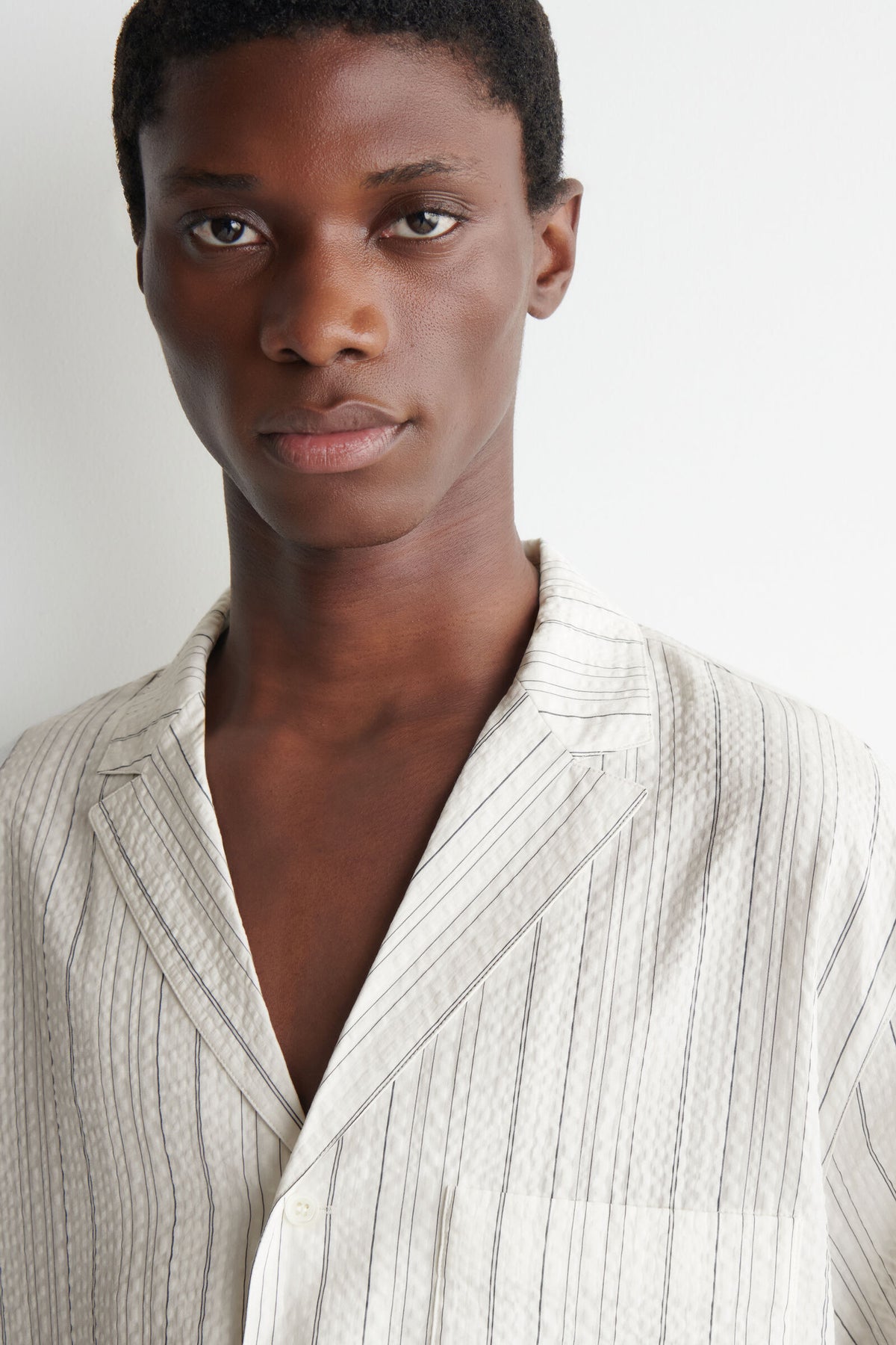 CAMISA CON CUELLO CAMP Y RAYAS - BLANCO