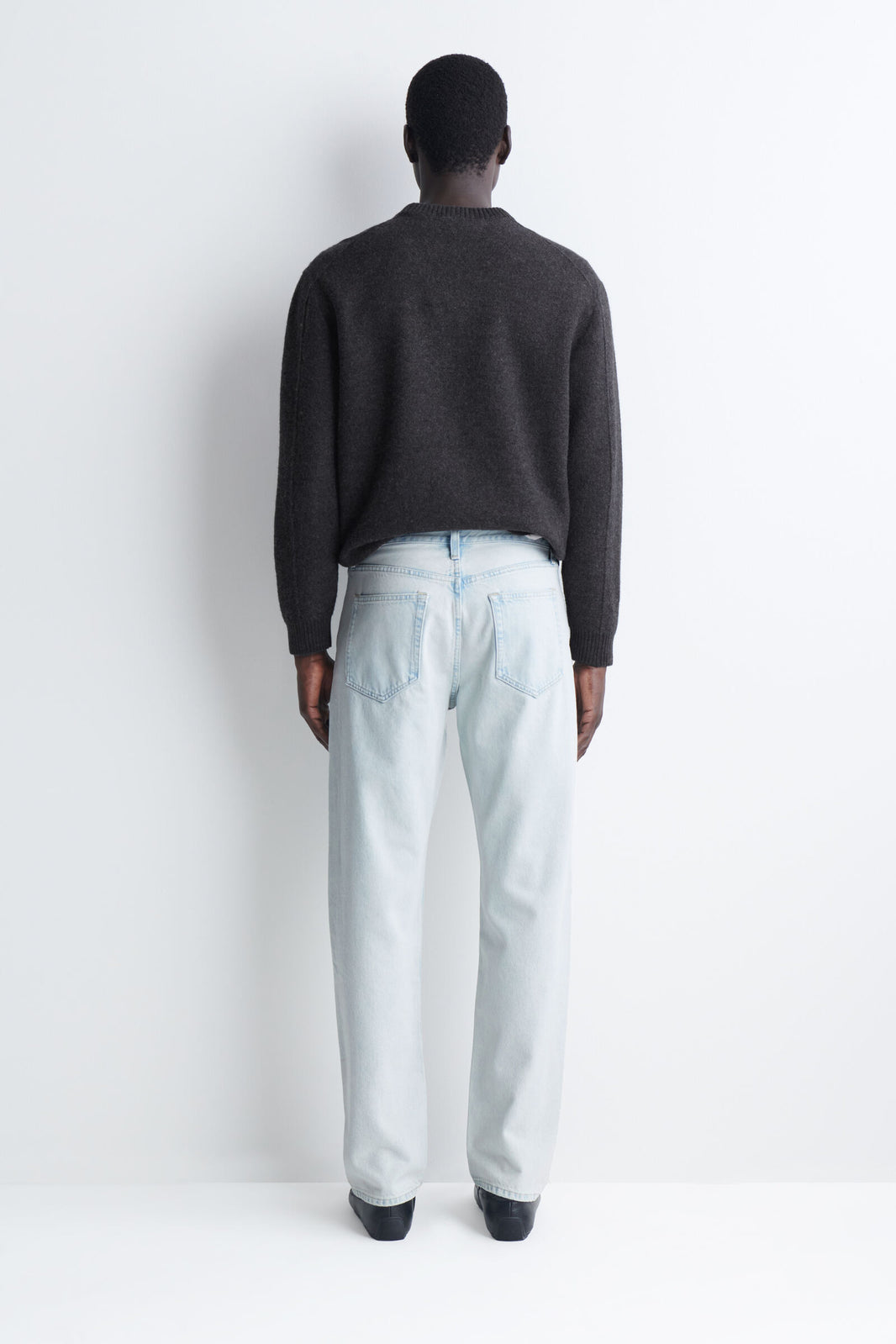JEANS DE CORTE REGULAR Y PIERNA RECTA DE LA MARCA - AZUL CLARO
