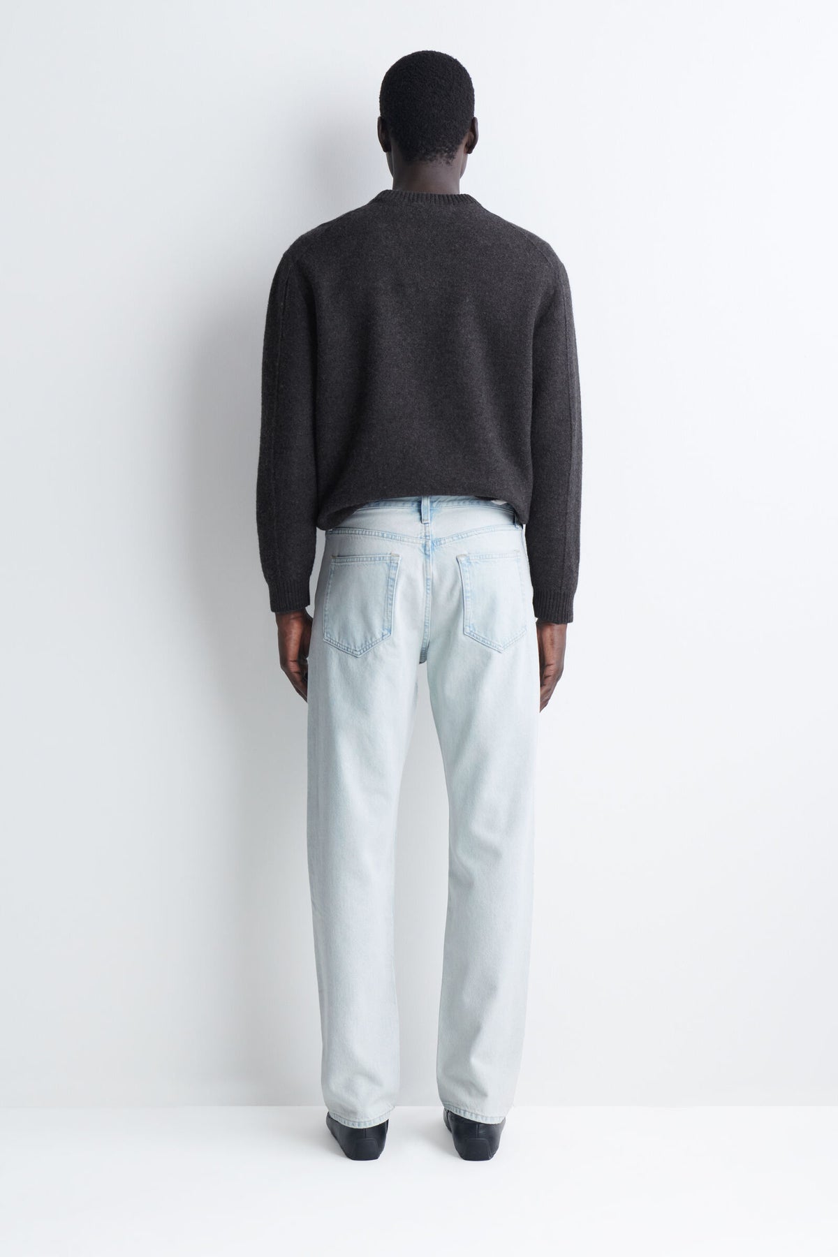 JEANS DE CORTE REGULAR Y PIERNA RECTA DE LA MARCA - AZUL CLARO