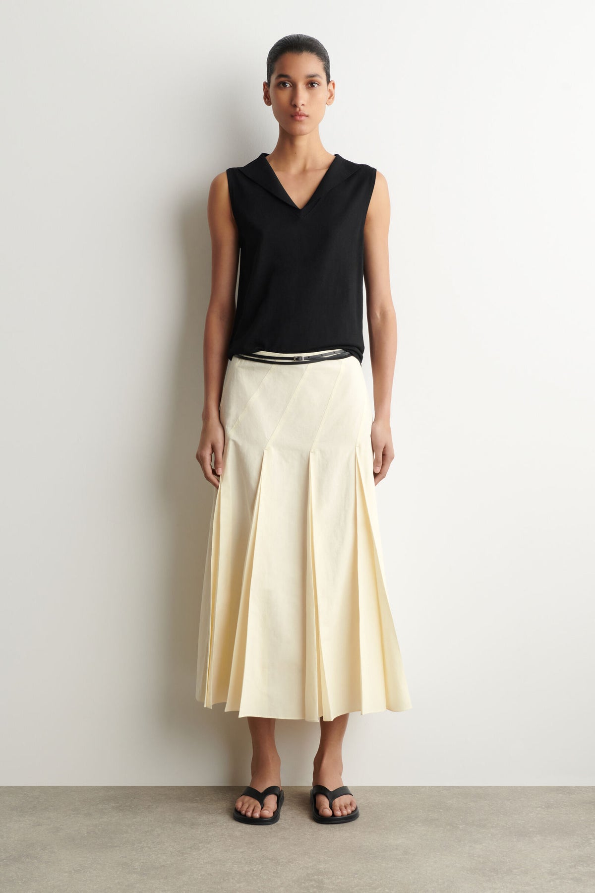 TOP DE ALGODÓN- SEDA TEJIDO CON CUELLO DE MARINERO - NEGRO