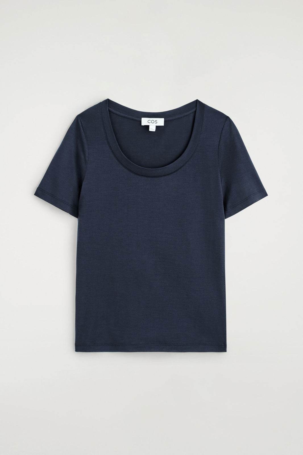 CAMISETA DE SEDA AJUSTADA - AZUL MARINO | DescriptiveStillLife
