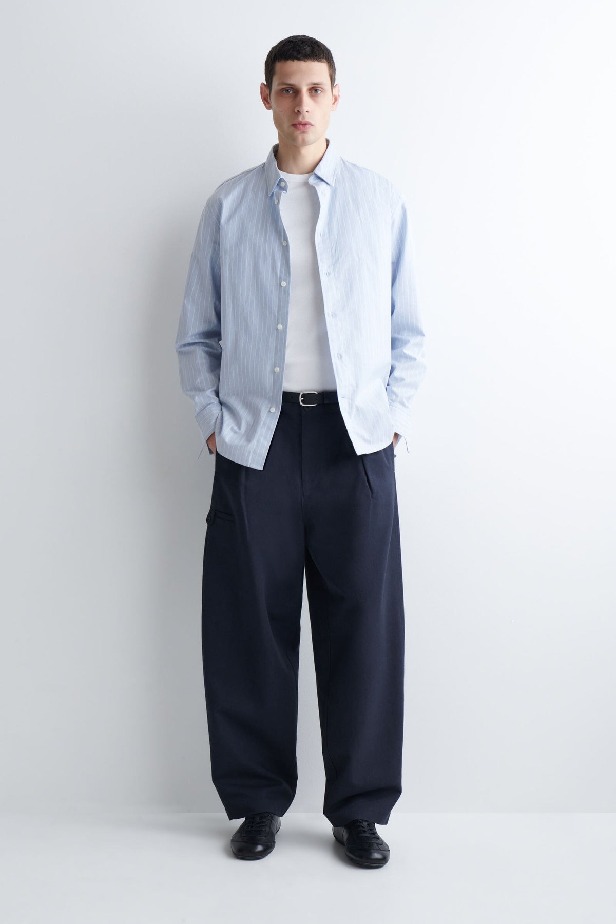 PANTALONES UTILITY DE CORTE BARRIL EN MEZCLA DE ALGODÓN - AZUL MARINO - StillMedia/Lookbook