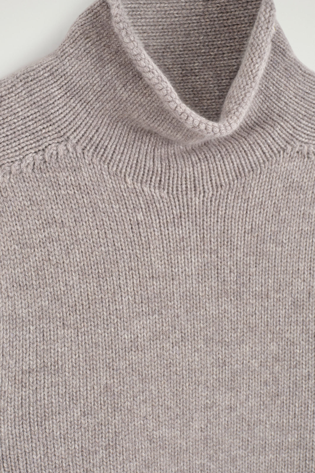 SUÉTER DE CUELLO DE TORTUGA DE CACHEMIRA - GRIS CLARO MÉLANGE | DescriptiveDetail