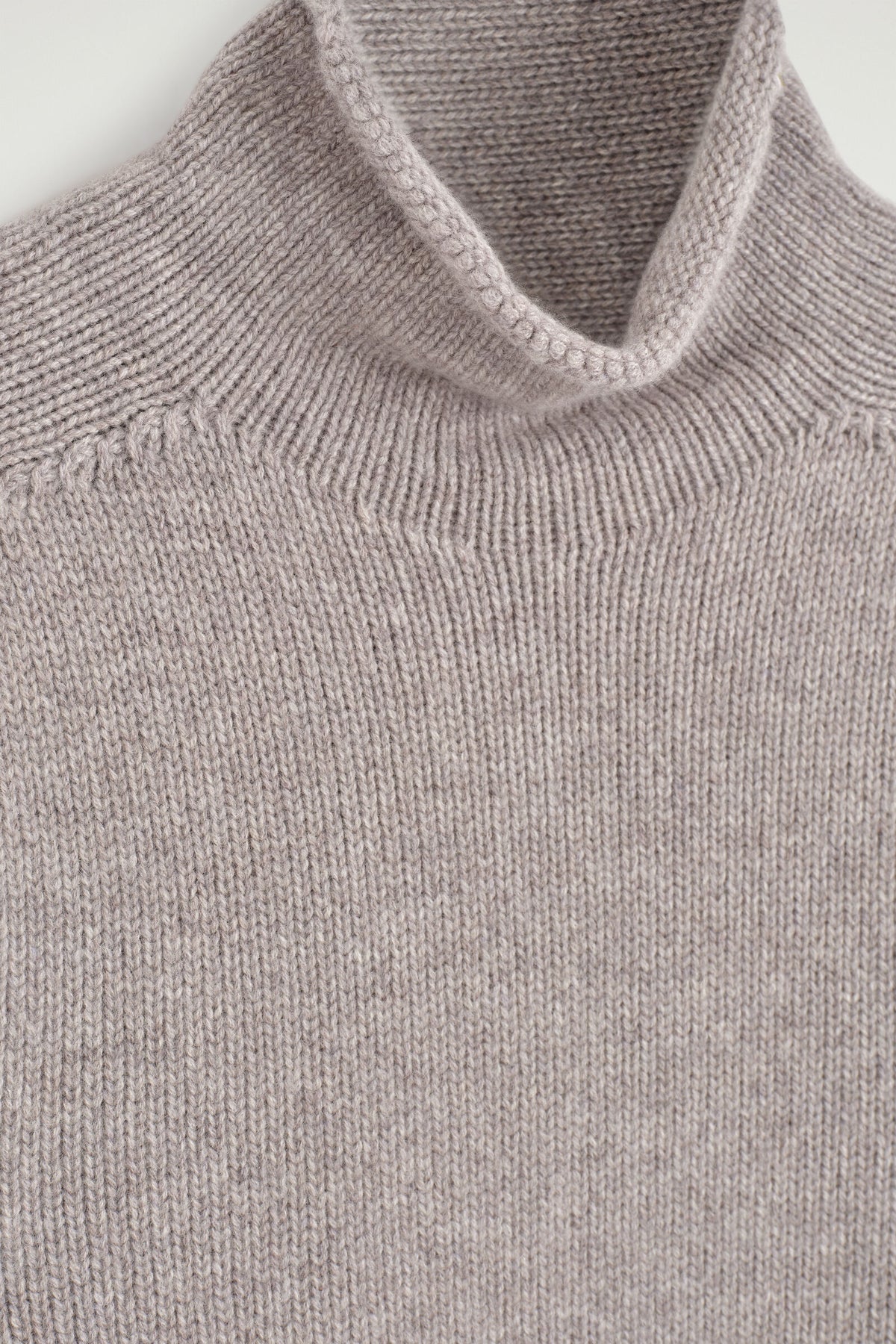 SUÉTER DE CUELLO DE TORTUGA DE CACHEMIRA - GRIS CLARO MÉLANGE | DescriptiveDetail