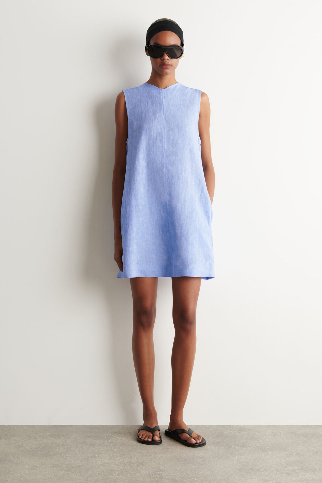 VESTIDO MINI DE LINO CON ESCOTE EN V Y ESPALDA ABIERTA - AZUL CLARO