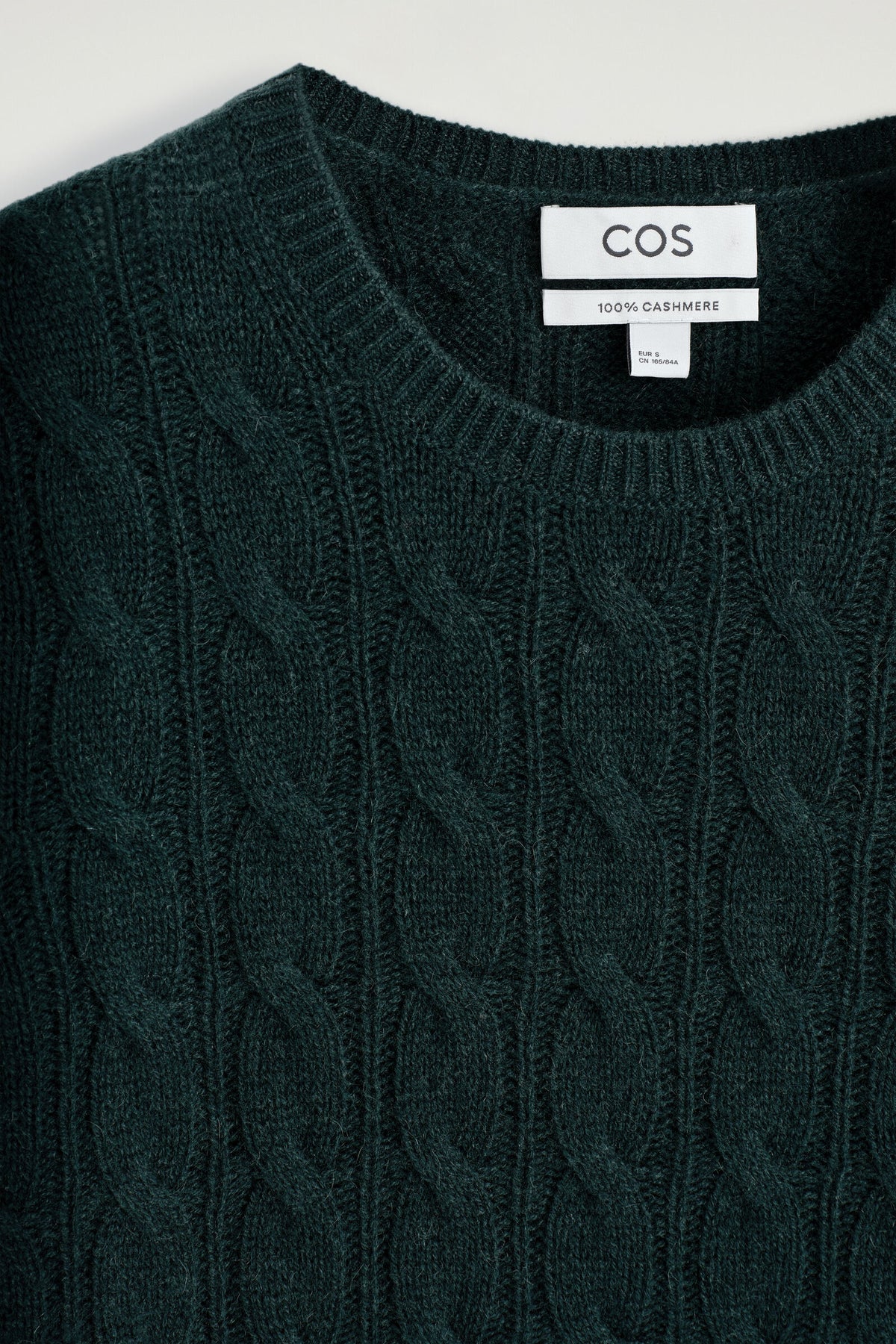 CAMISETA DE CASHMERE PUNTO TRENZADO - VERDE OSCURO | DescriptiveDetail
