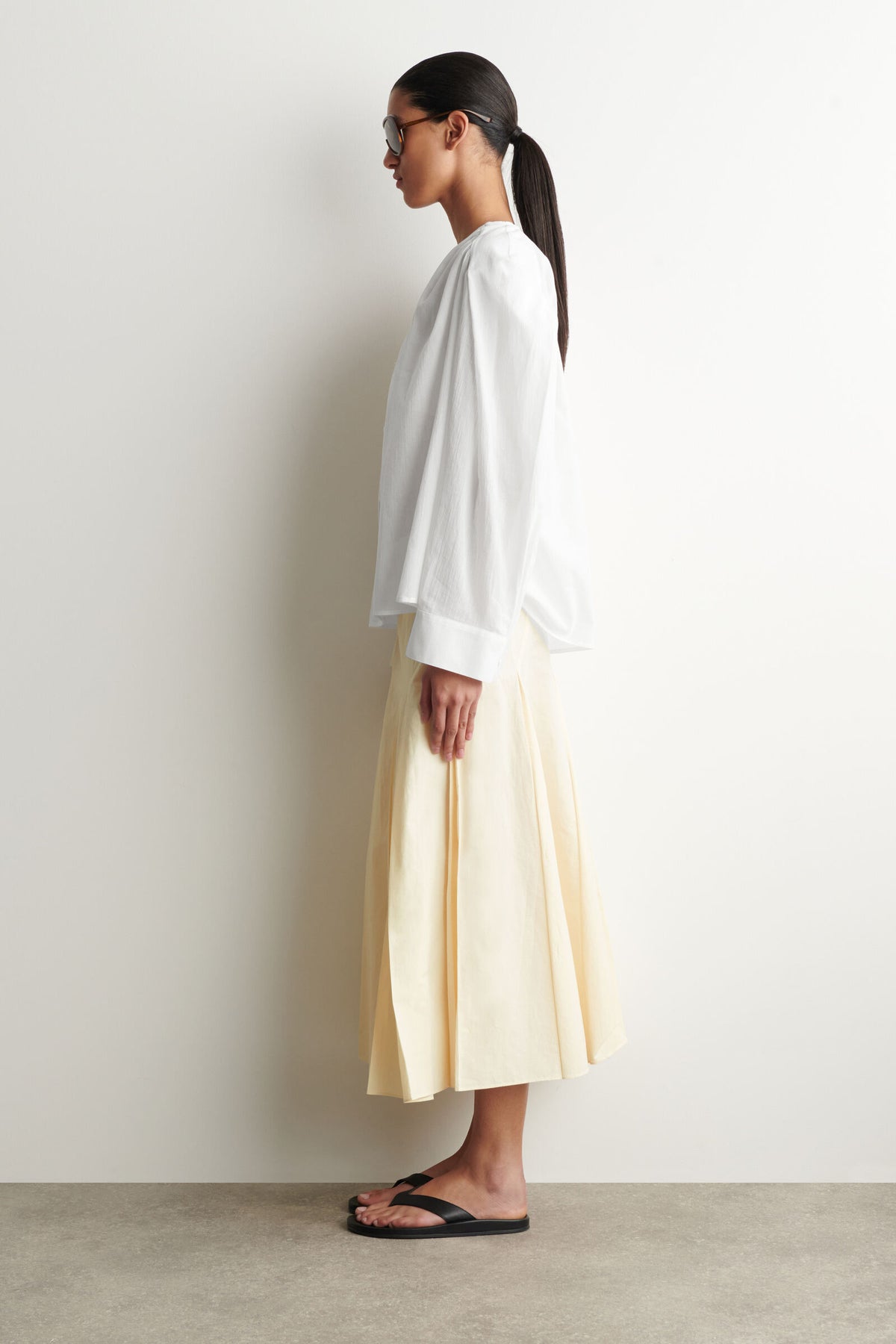 CAMISA DE ALGODÓN LIGERO CON ESCOTE EN V Y FRUNCE - BLANCO
