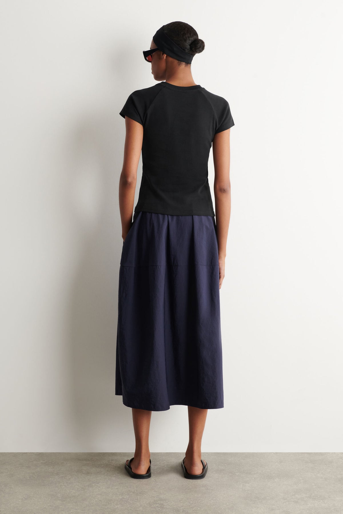 FALDA MIDI DE NYLON ESCULPIDA - MARINO