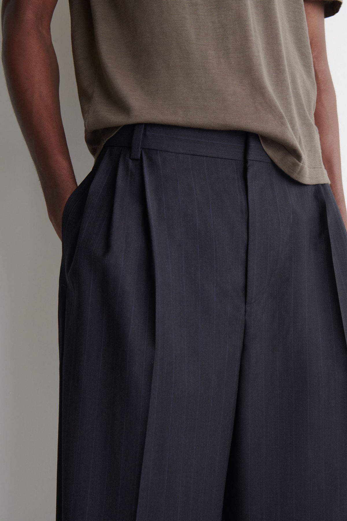 PANTALONES ANCHOS DE PLIEGUES - AZUL MARINO / RAYAS
