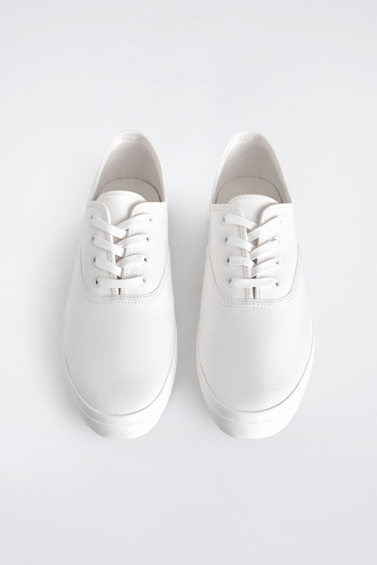 ZAPATILLAS DE LONA - BLANCO | DescriptiveStillLife