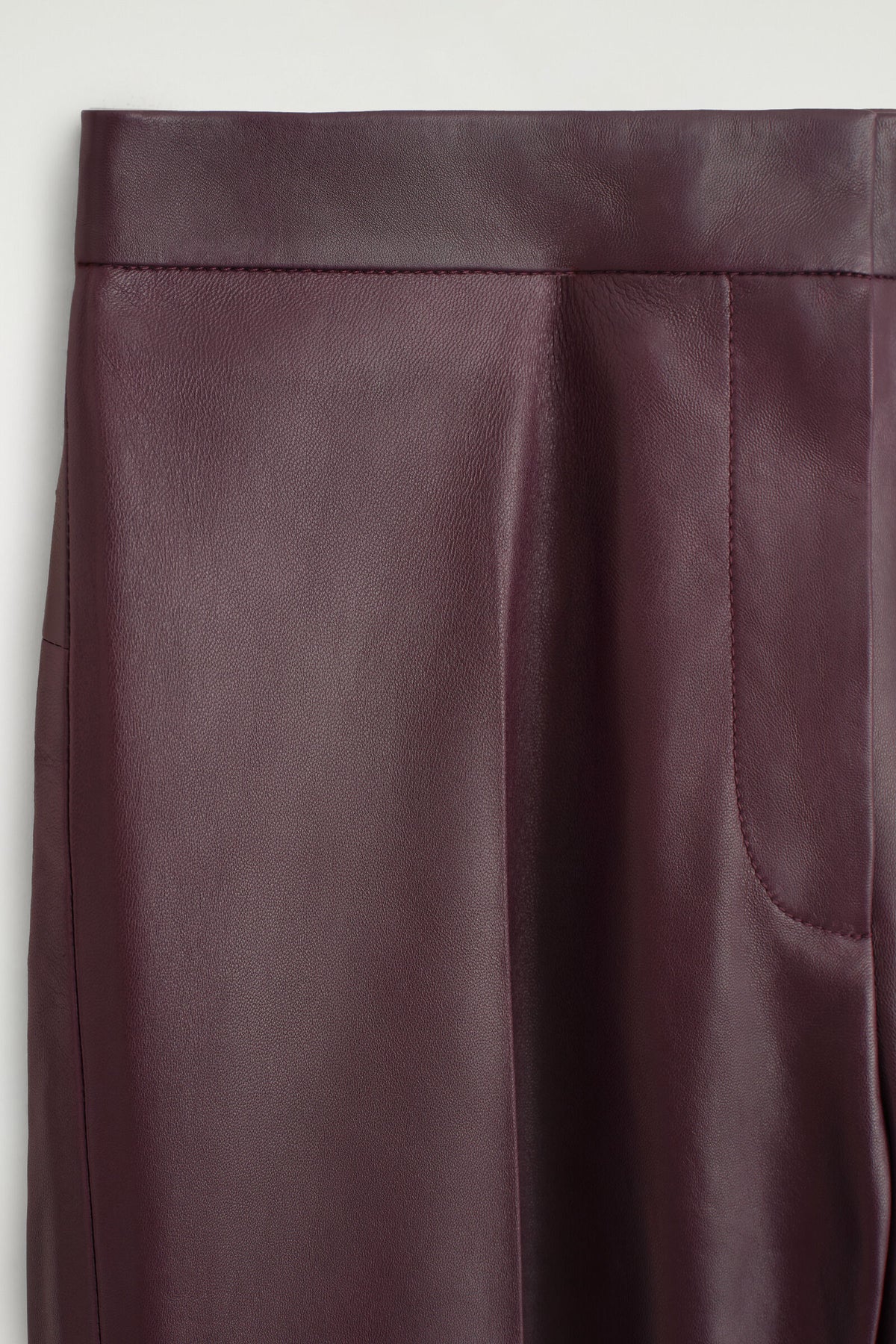 PANTALONES DE PIERNA RECTA DE CUERO - BURDEOS | DescriptiveDetail