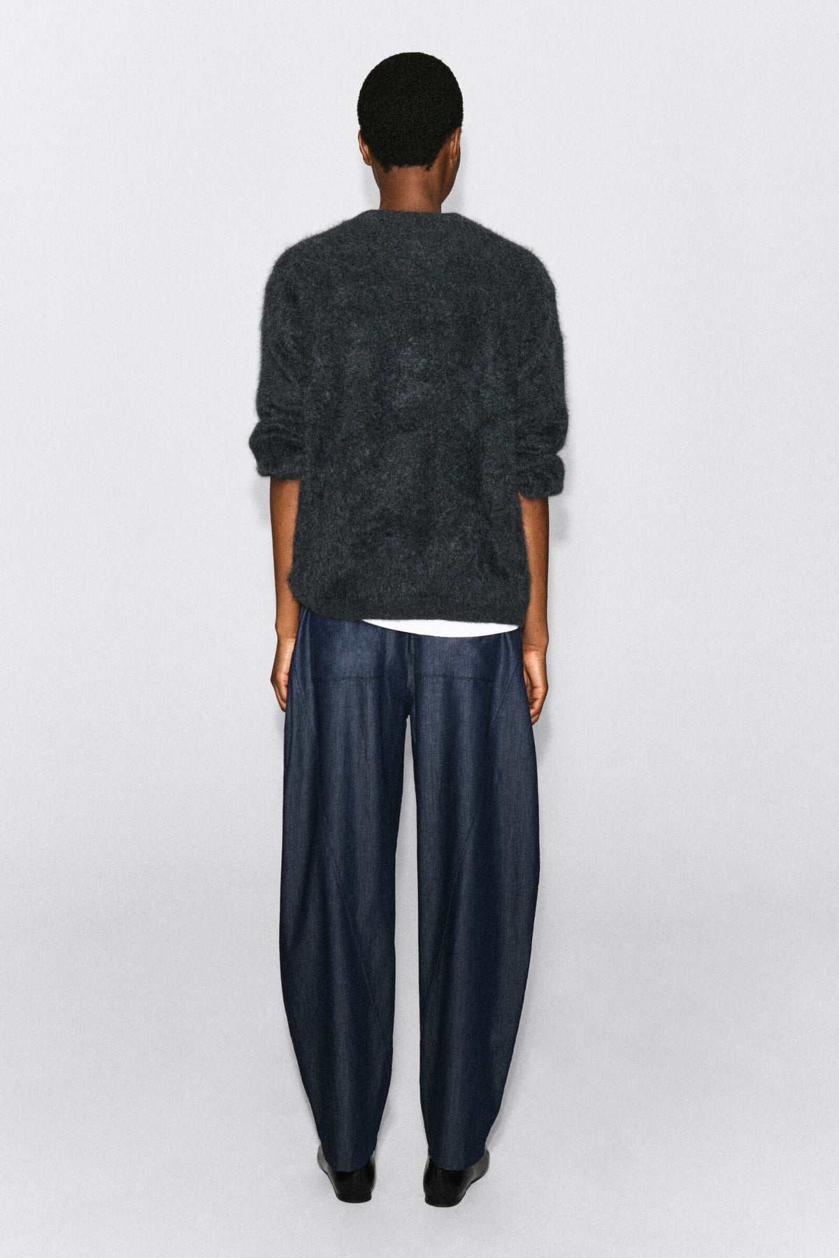 PANTALONES DE MEZCLILLA CON PIERNA BARREL Y ELÁSTICO - AZUL OSCURO
