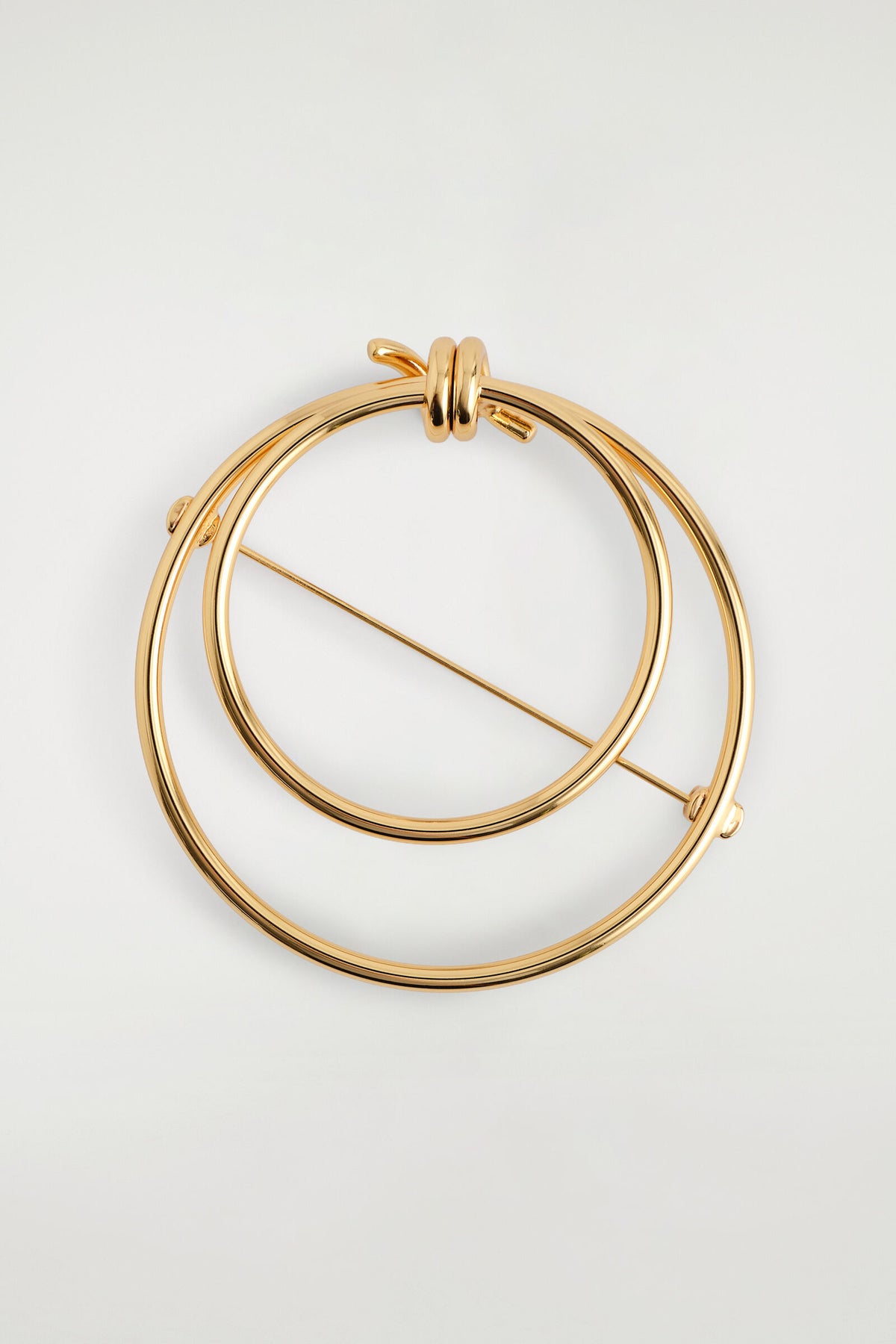 BROCHE ANUDADO - DORADO | DescriptiveStillLife