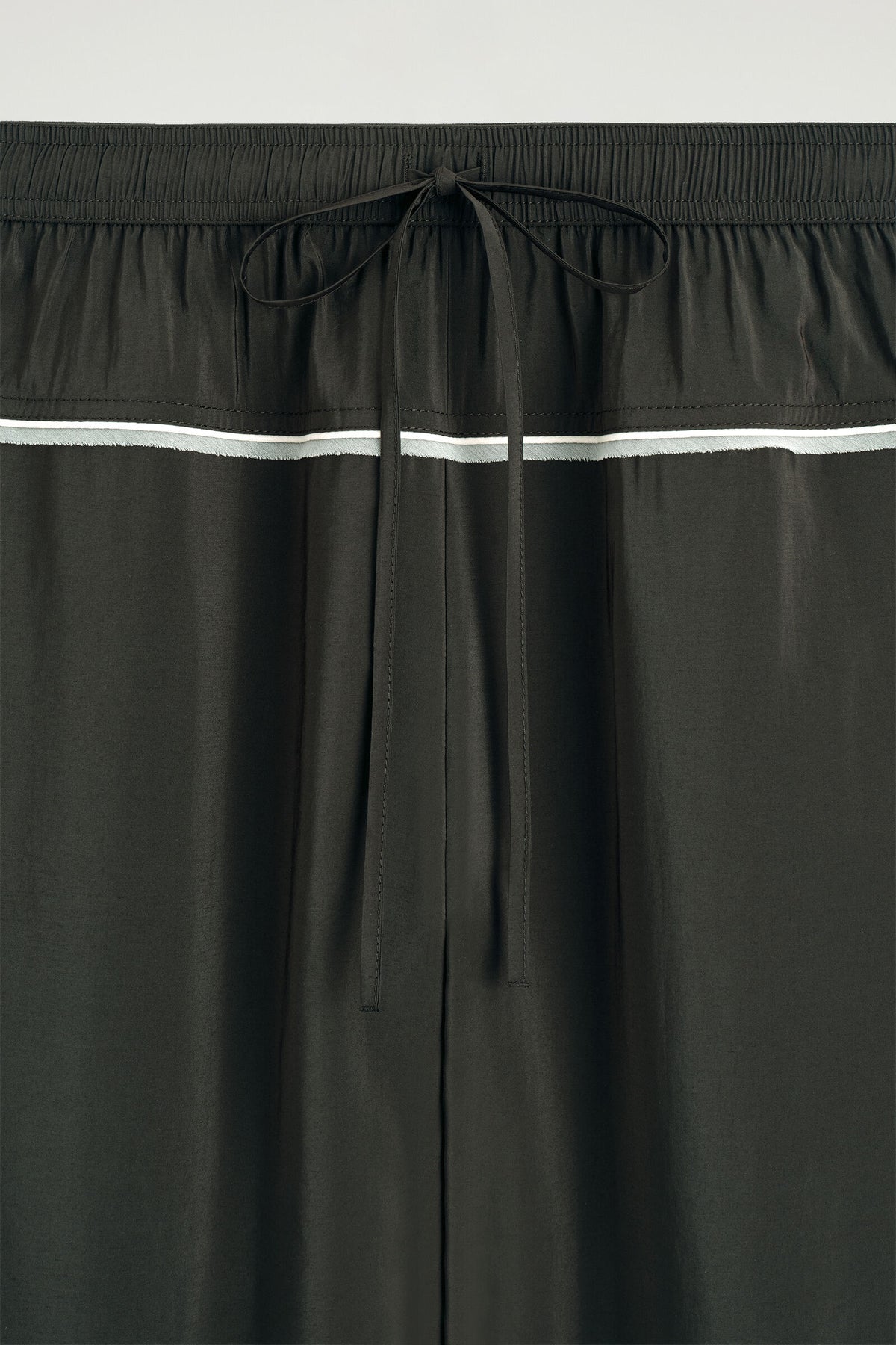 PANTALONES DE PIERNA RECTA CON CONTRASTE - VERDE OSCURO | DescriptiveDetail
