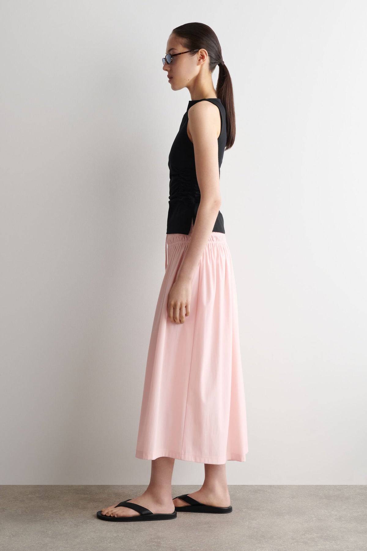 FALDA MIDI CON CINTURA FRUNCIDA - ROSADO