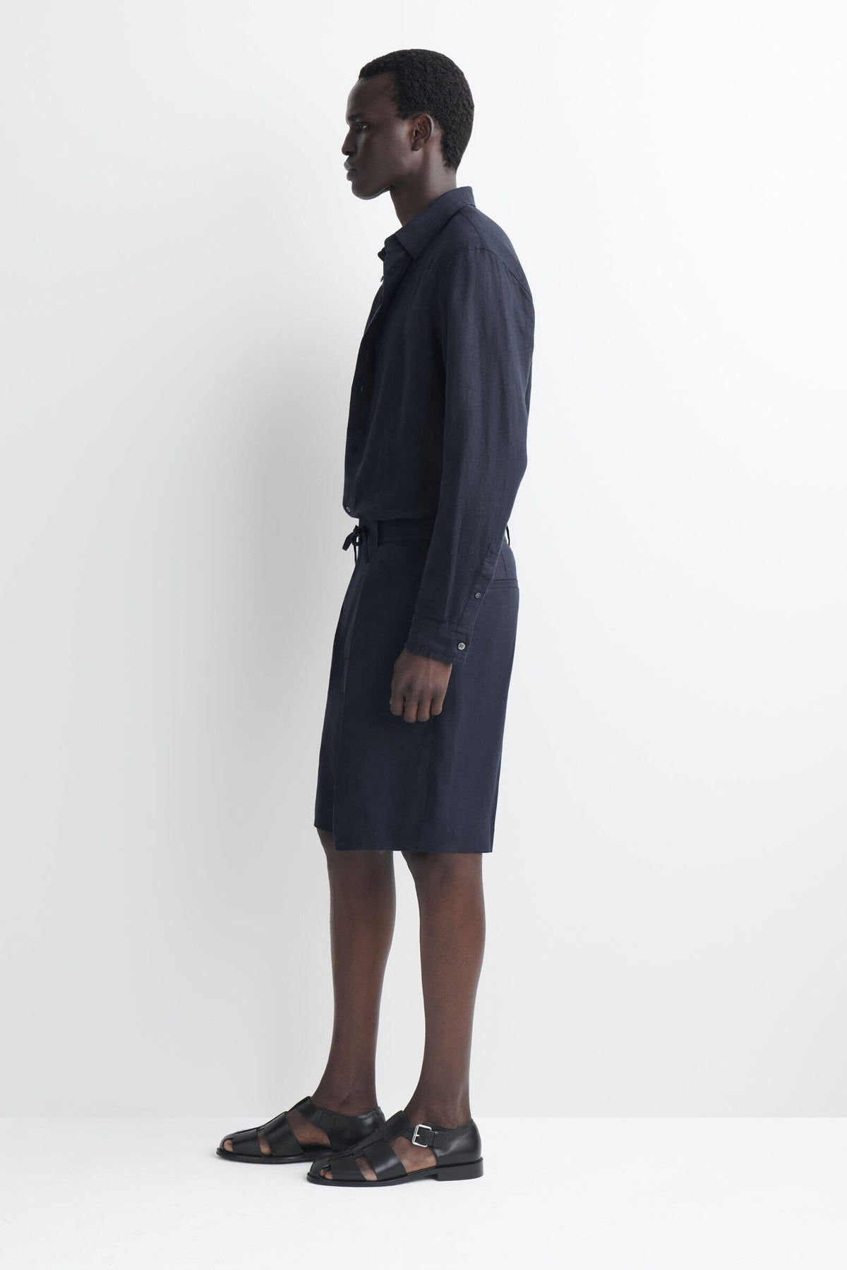 SHORTS DE LINO PLISADO CON CORDÓN - AZUL MARINO - StillMedia/Lookbook