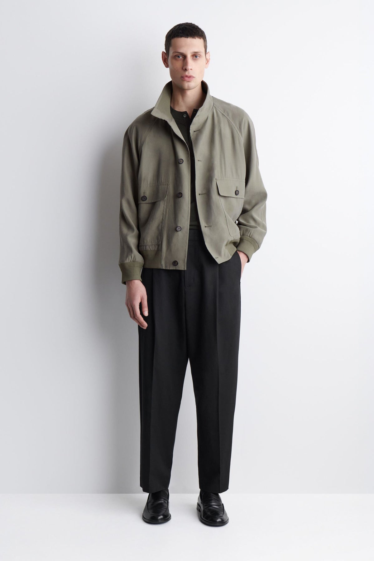 PANTALONES PLEATADOS RELAJADOS TAPERED - NEGRO - StillMedia/Lookbook