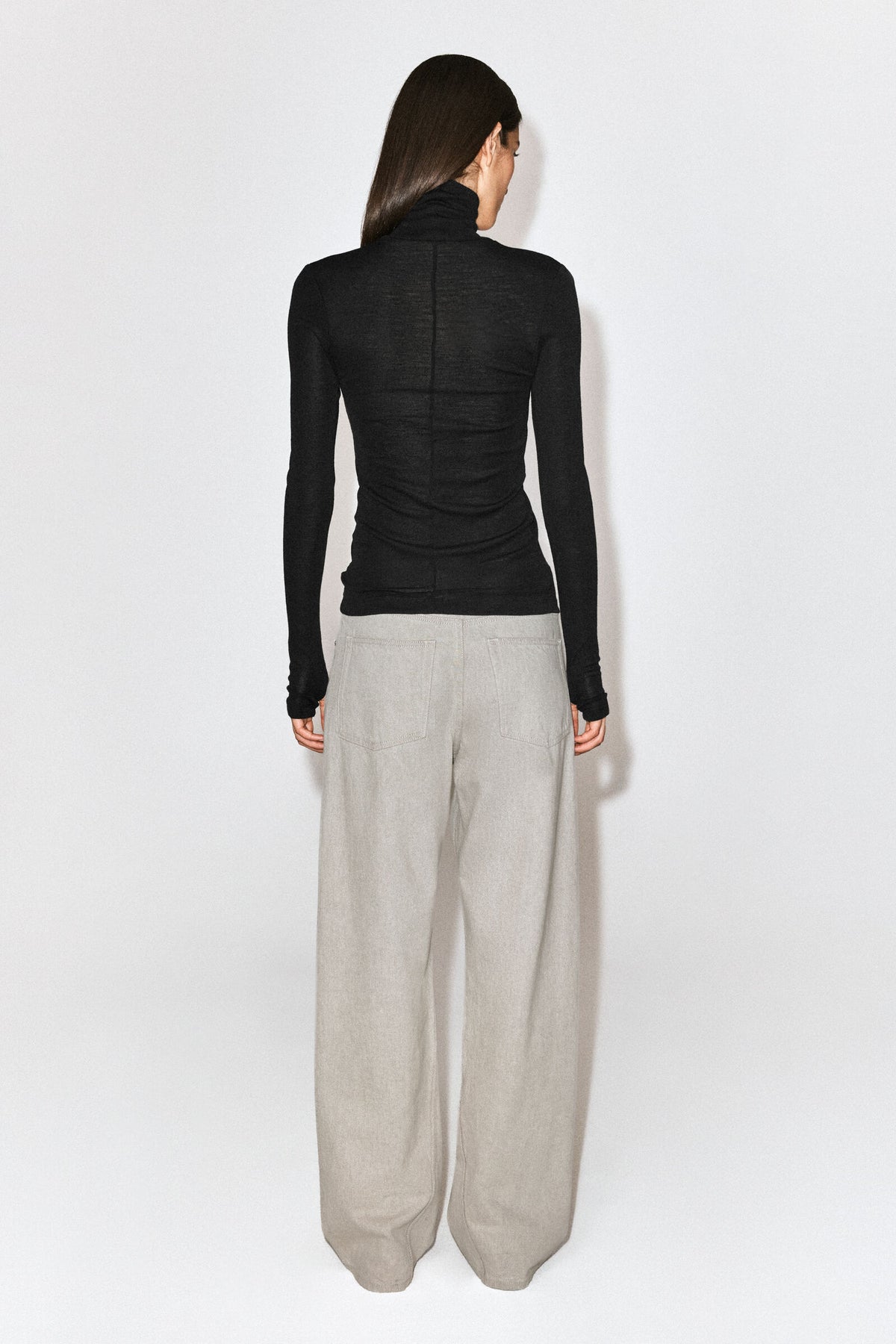 TOP DE CUELLO ALTO DE LANA MERINO - NEGRO