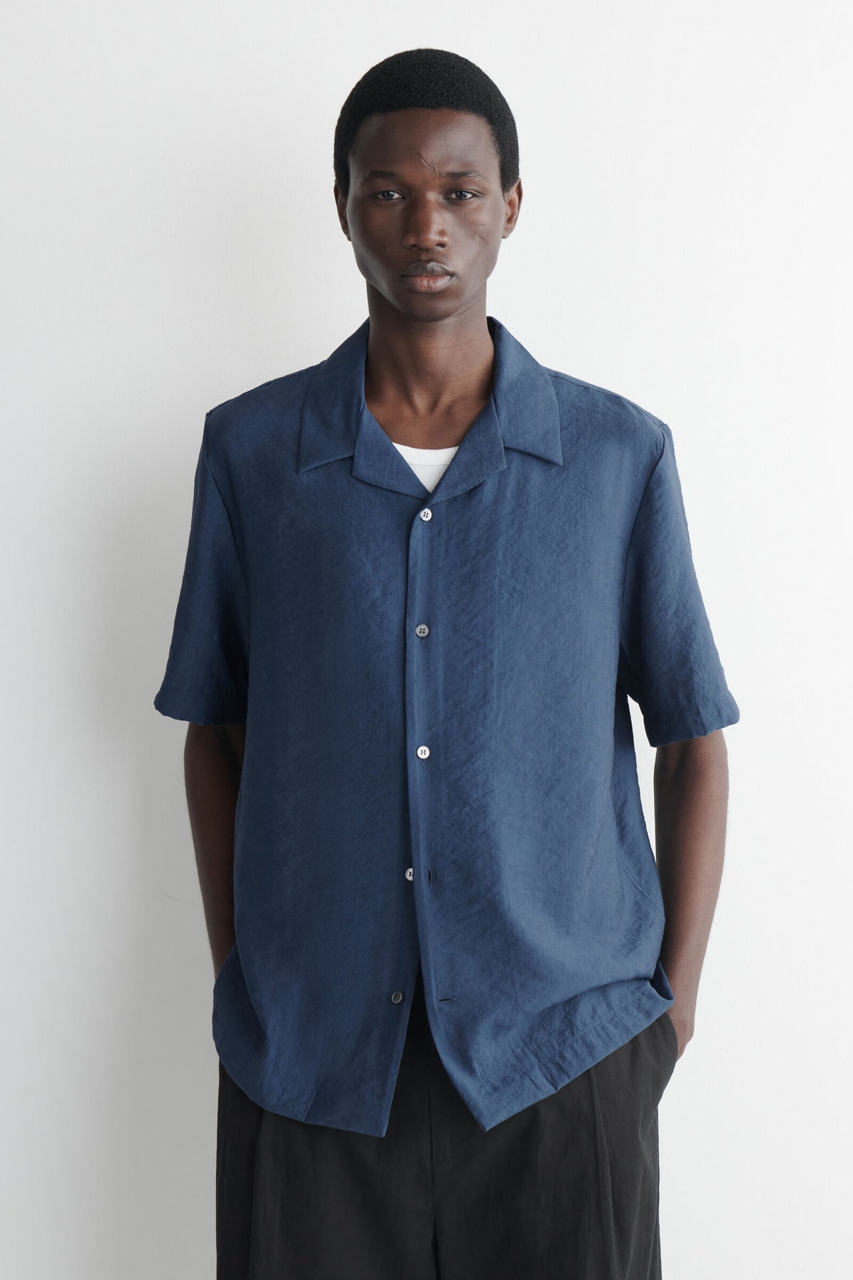 CAMISA CON CUELLO DE CAMPAMENTO - AZUL