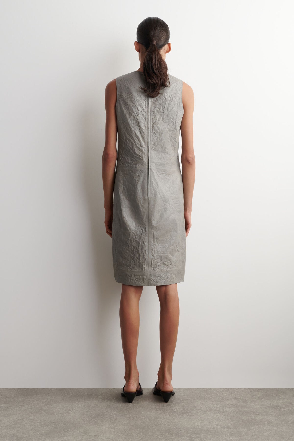 VESTIDO DE CUERO TEXTURIZADO - GRIS CLARO - StillMedia/Lookbook