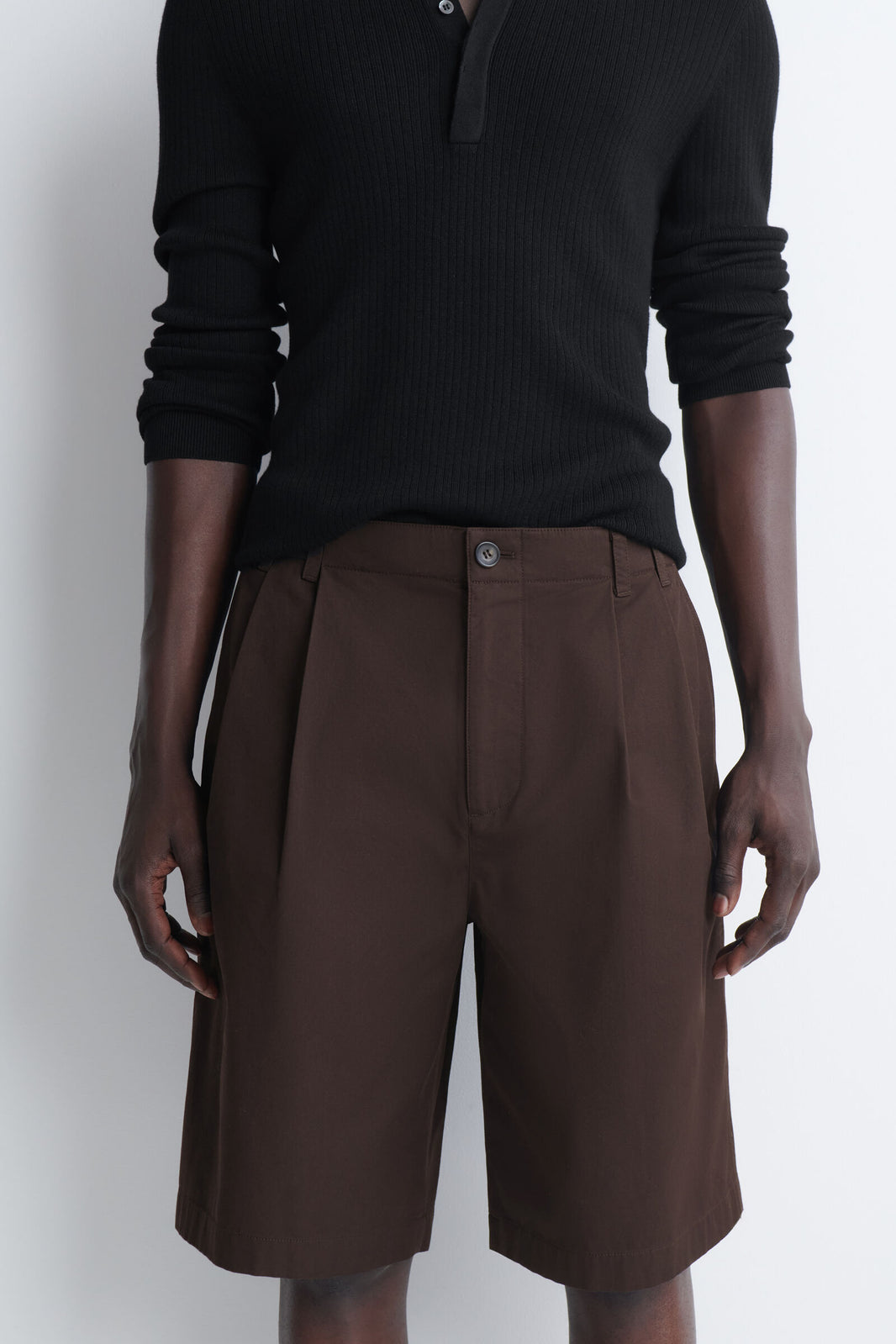 SHORTS DE ALGODÓN CON PLIEGUES - MARRÓN