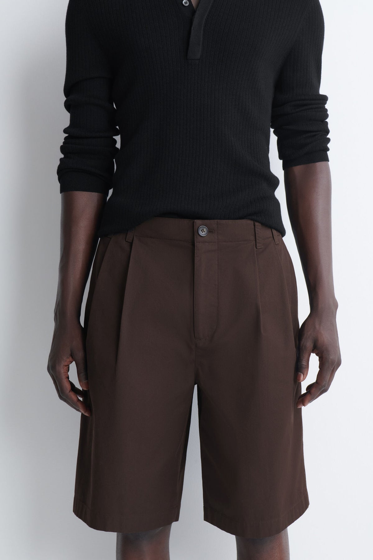 SHORTS DE ALGODÓN CON PLIEGUES - MARRÓN