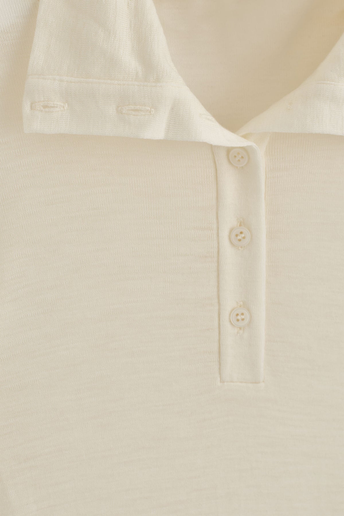 TOP DE MERINO CON CUELLO DE TROMPETA Y BOTONES - MARFIL | DescriptiveDetail