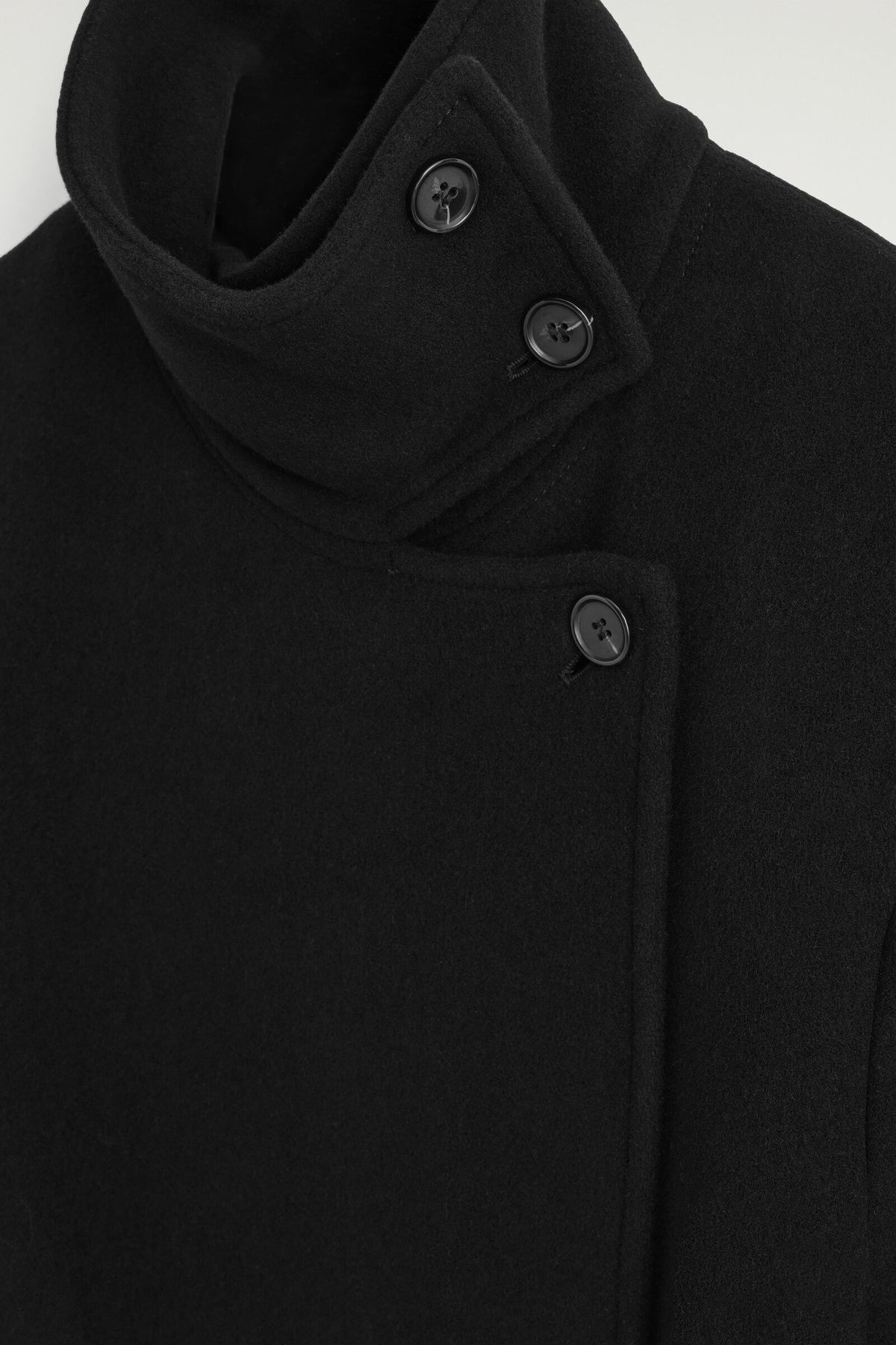 ABRIGO DE CUELLO ALTO DE MEZCLA DE LANA CON CINTURÓN - NEGRO | DescriptiveDetail