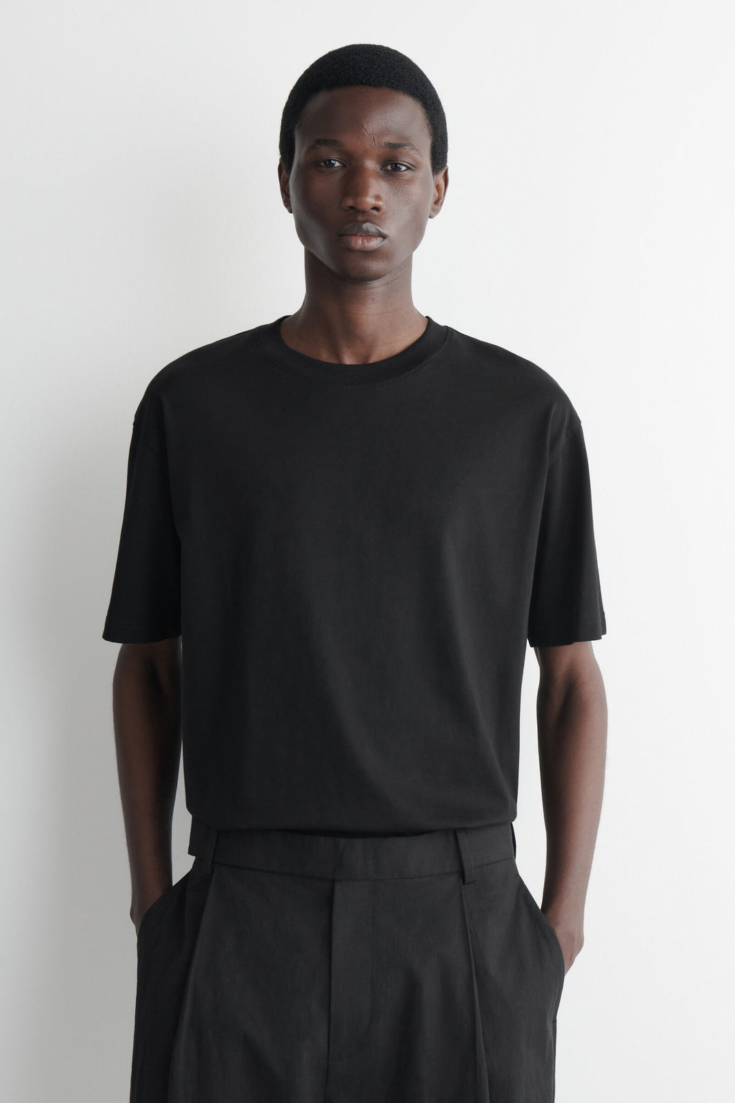 CAMISETA DE ALGODÓN RELAJADA Y LIGERA - NEGRO
