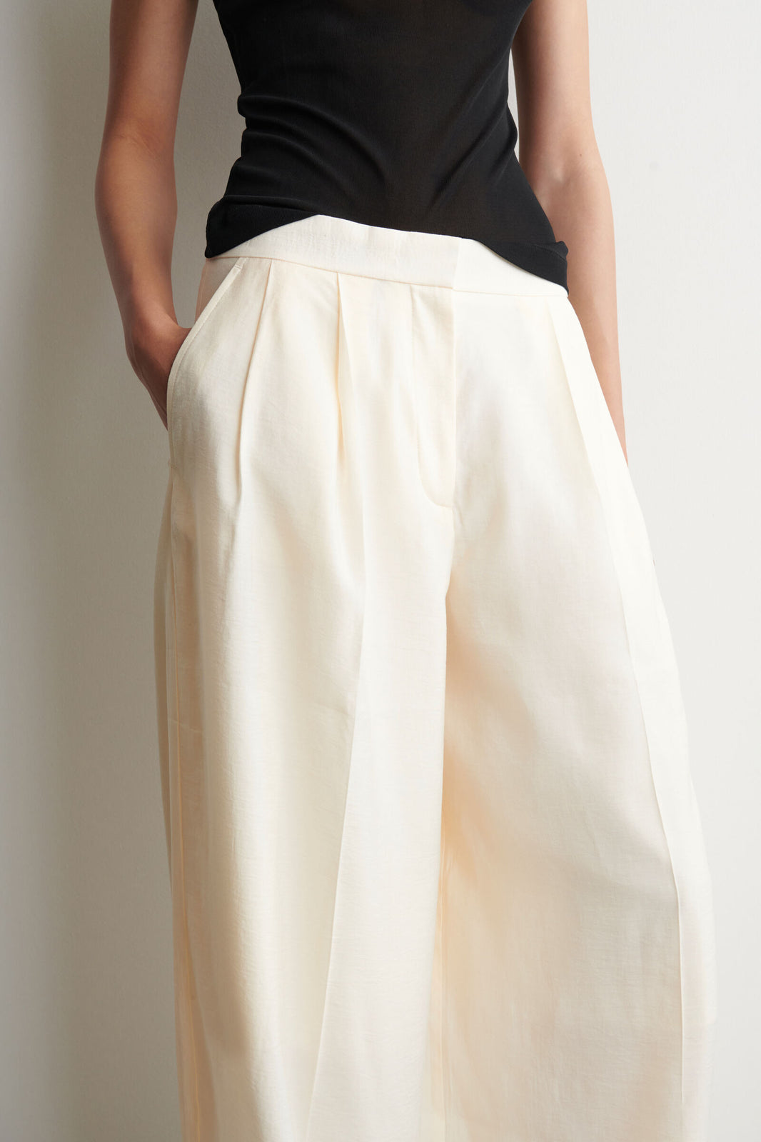 PANTALONES DE MODAL PLISADOS DE PIERNA ANCHA - CREMA