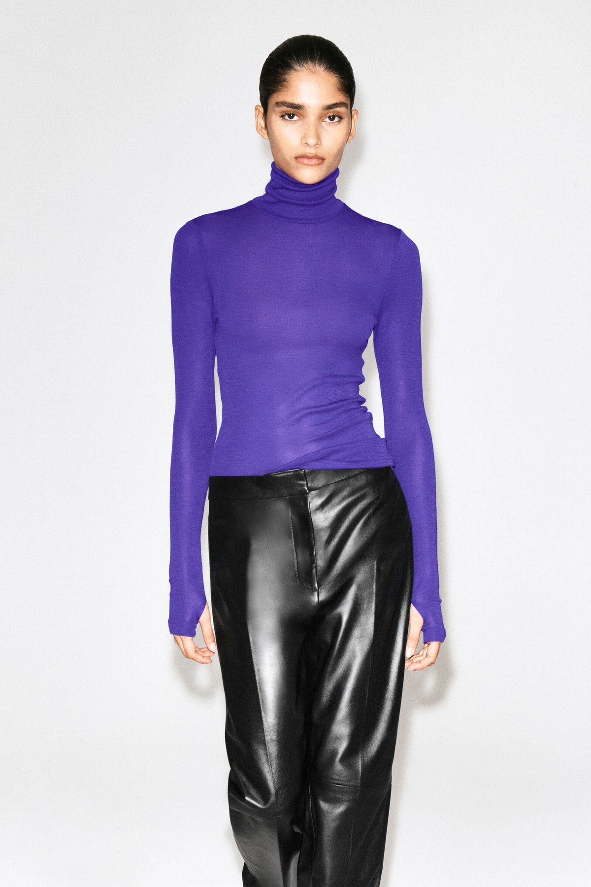 TOP DE CUELLO ALTO DE LANA MERINO - MORADO