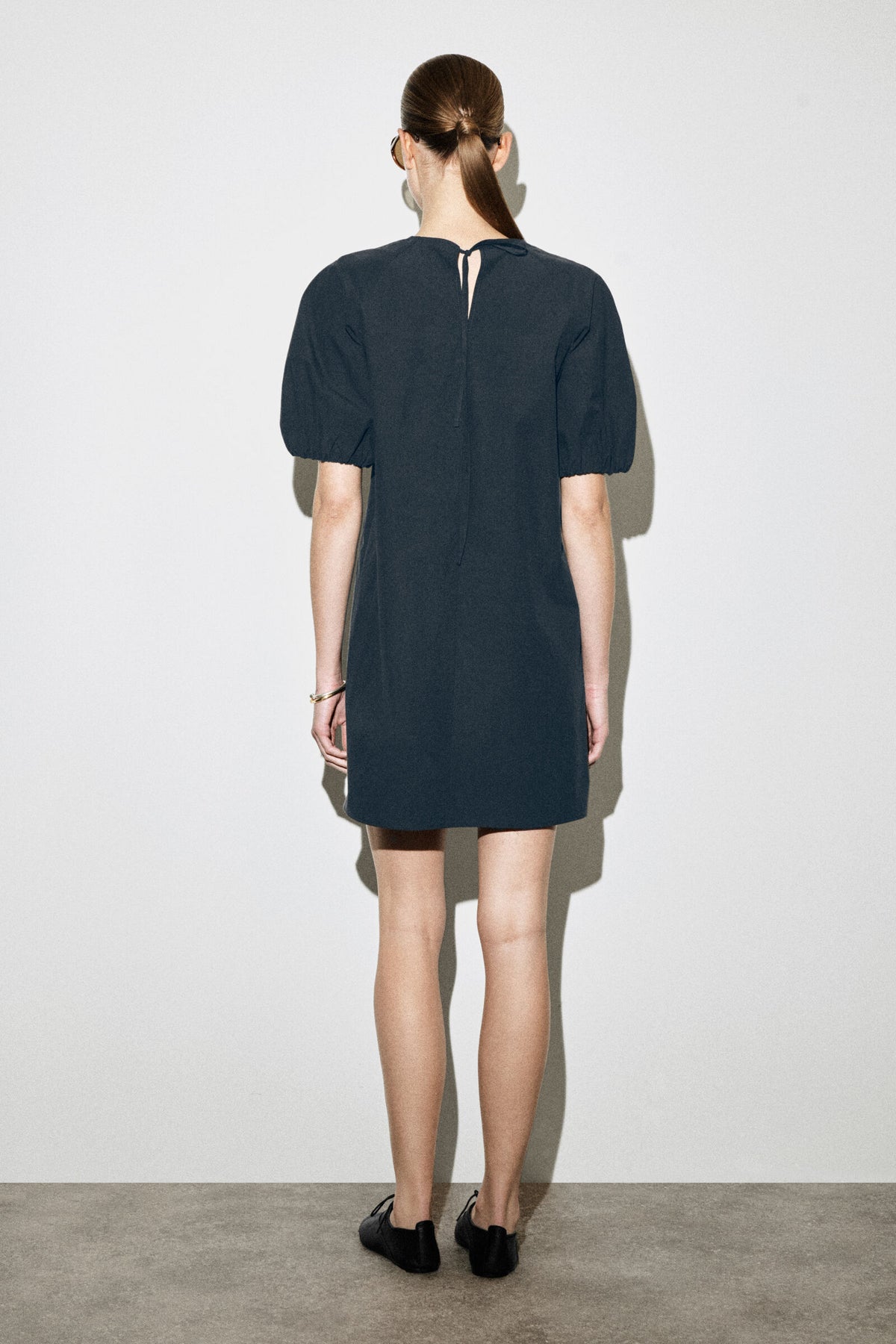 VESTIDO MINI DE ALGODÓN CON MANGAS ABULLONADAS - NEGRO - StillMedia/Lookbook
