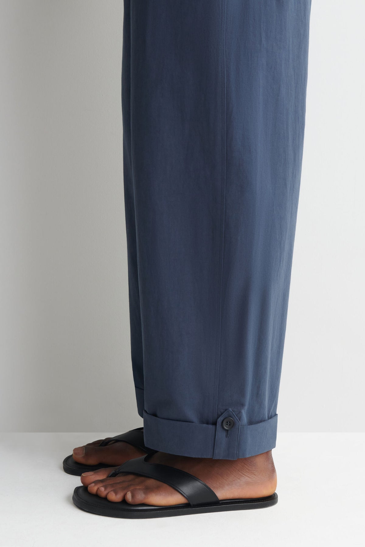 PANTALONES RELAXED-FIT DE PIERNA RECTA CON DOBLADILLO - AZUL MARINO