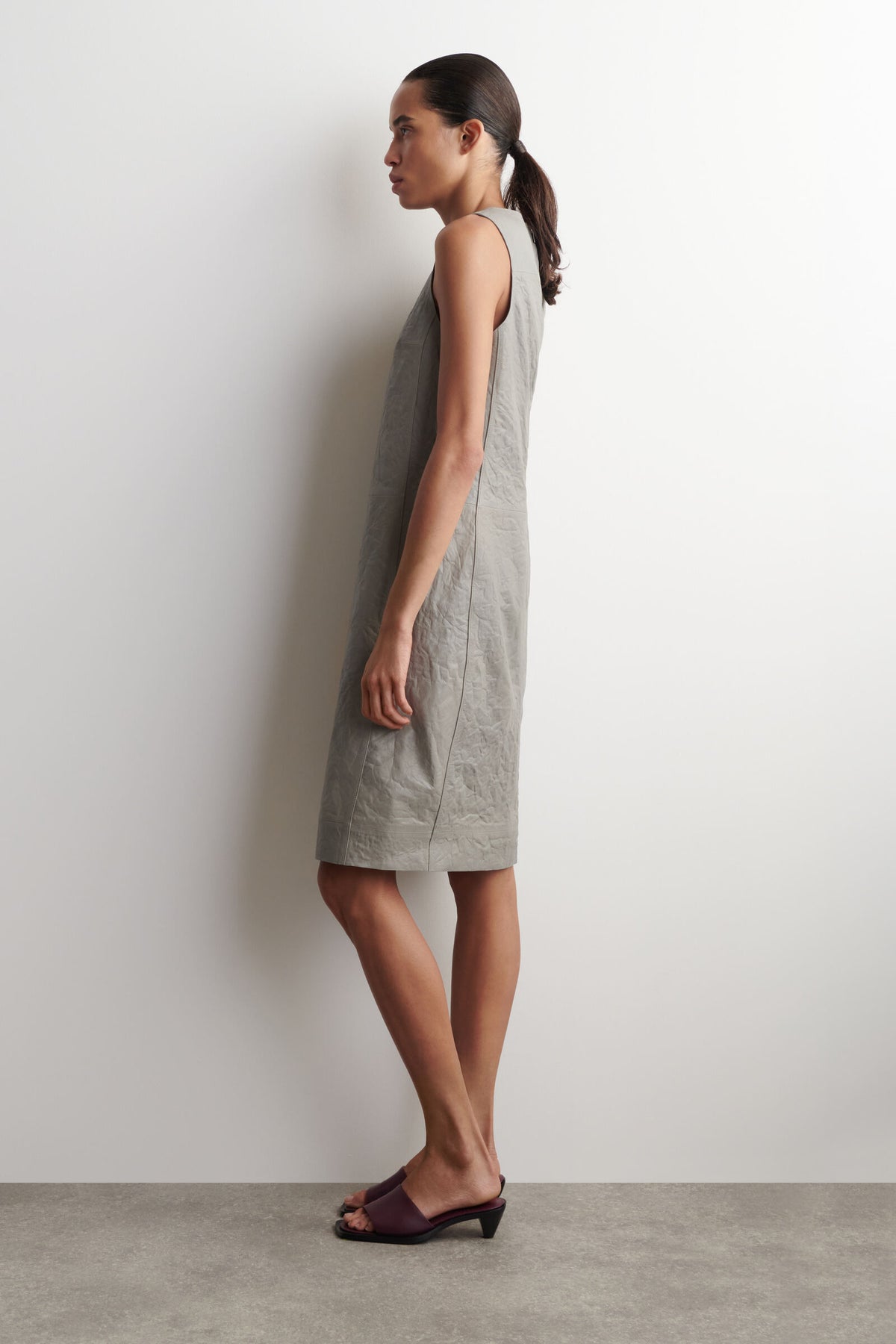 VESTIDO DE CUERO TEXTURIZADO - GRIS CLARO - StillMedia/Lookbook
