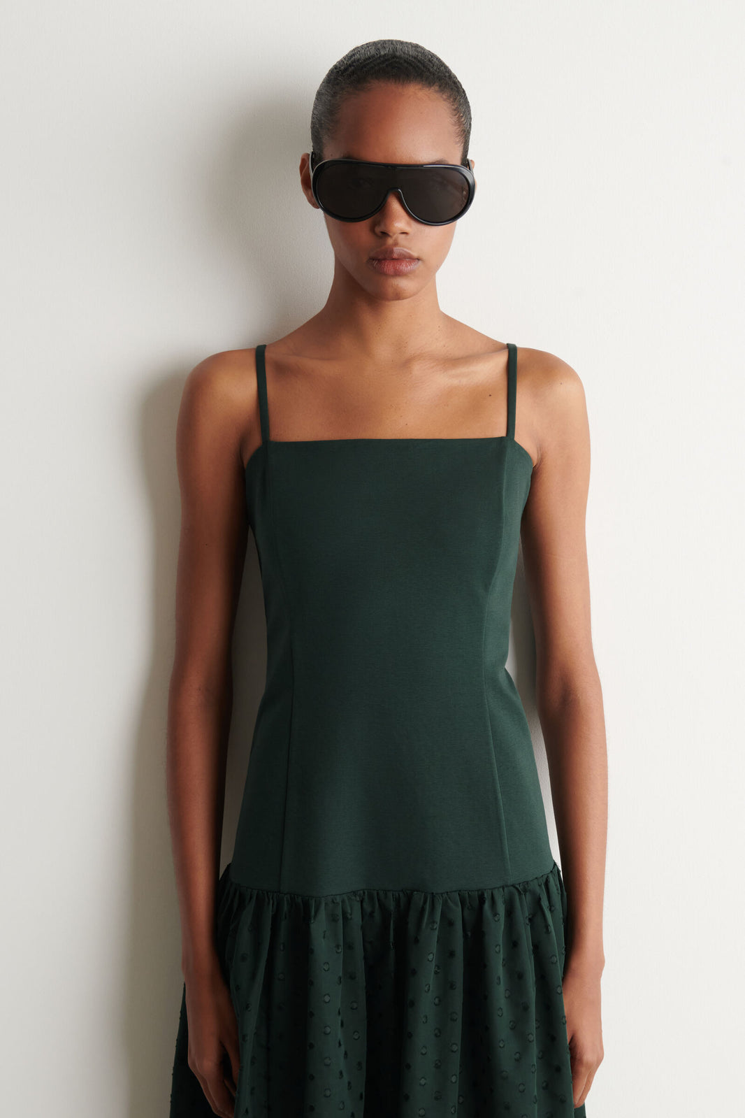 VESTIDO CON CINTURA CAÍDA Y LUNARES - VERDE / LUNARES