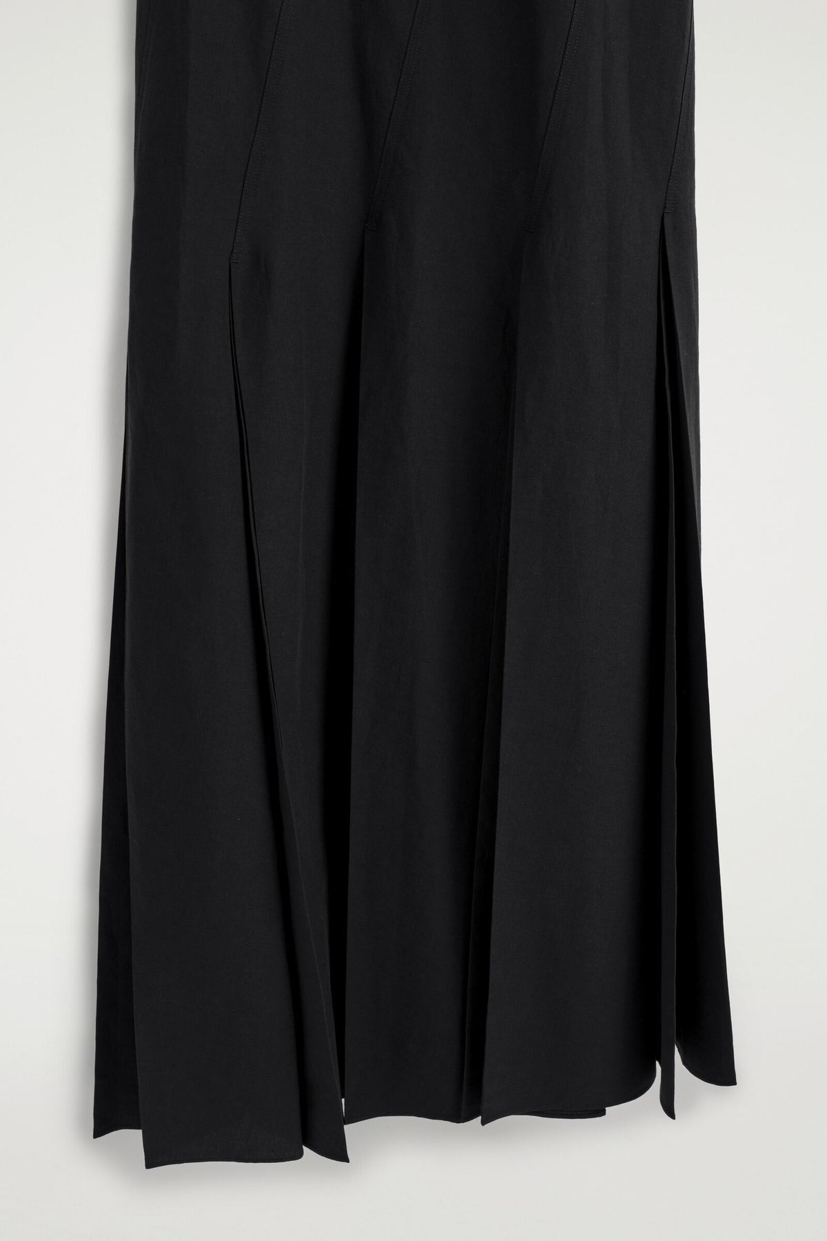 VESTIDO MAXI DE ALGODÓN Y LINO PLISADO - NEGRO | DescriptiveDetail