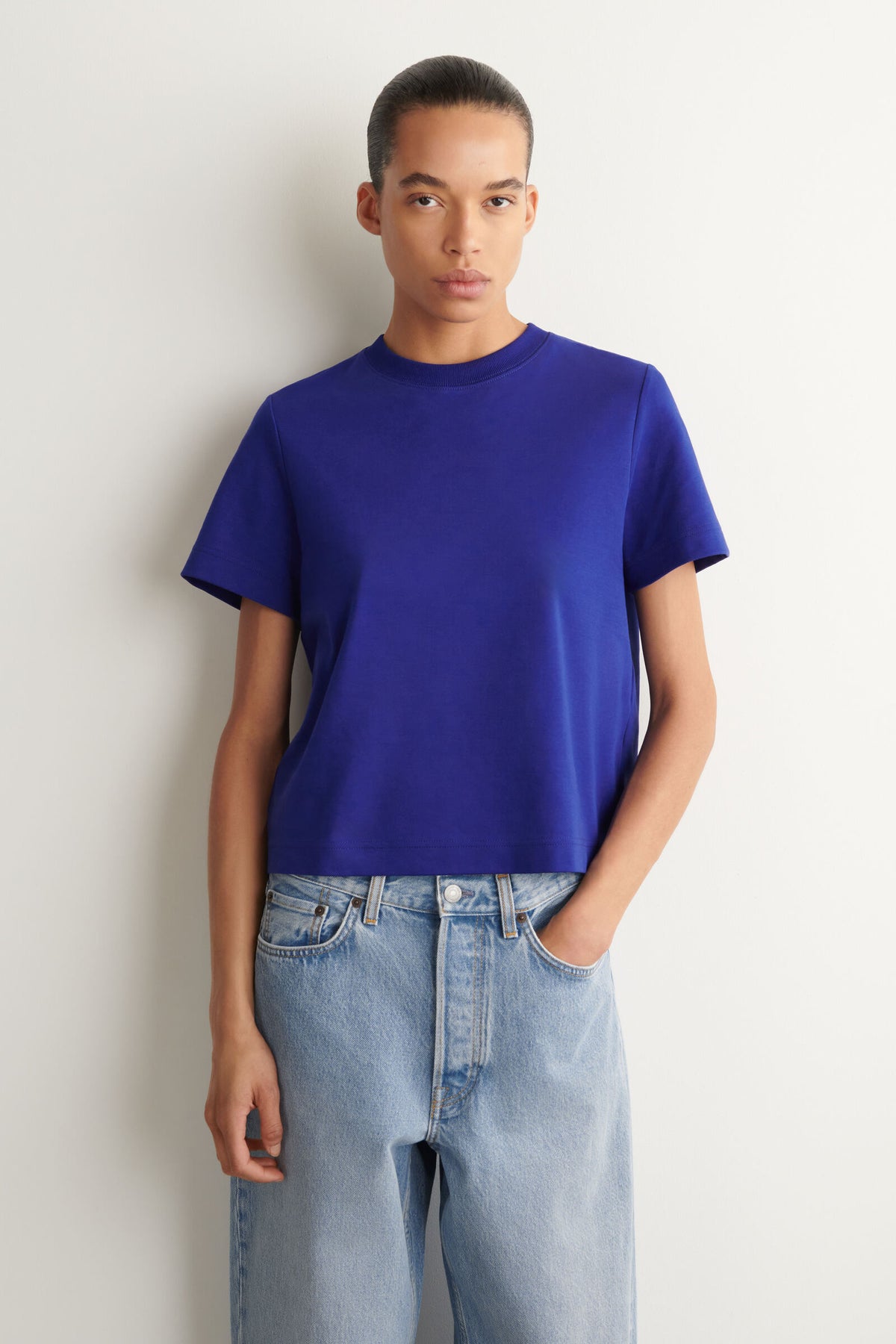 CAMISETA DE CORTE LIMPIO - AZUL COBALTO