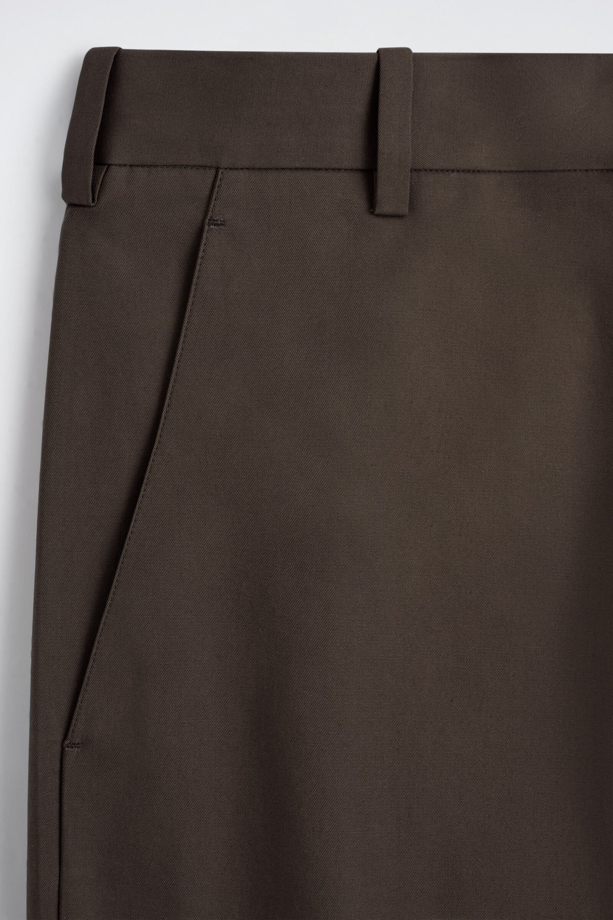CHINOS DE ALGODÓN DE CORTE RELAJADO Y PIERNA ANCHA - MARRÓN OSCURO | DescriptiveDetail